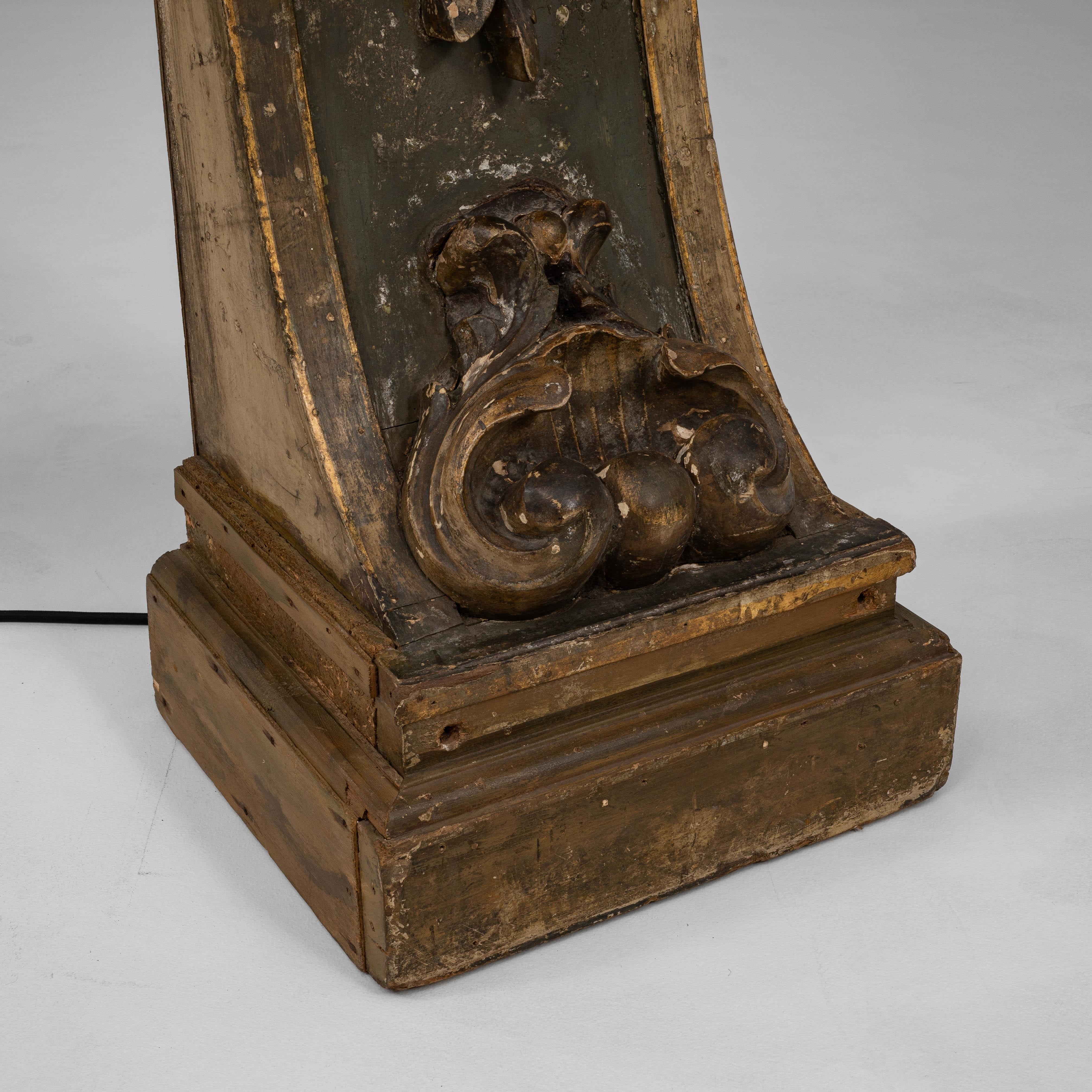 Coppia di lampade da terra in legno intagliato del XIX secolo francese in vendita 5