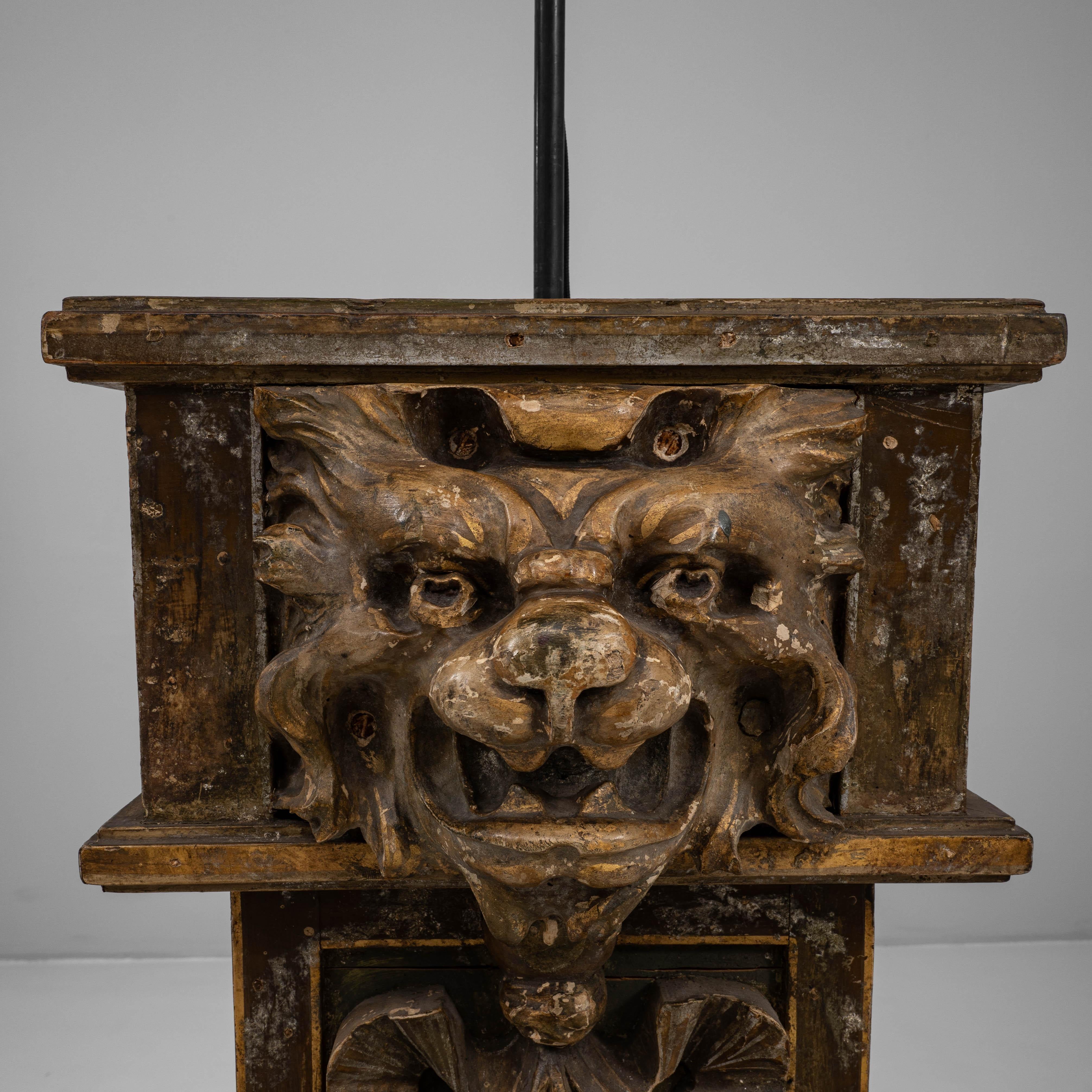 Coppia di lampade da terra in legno intagliato del XIX secolo francese in vendita 6
