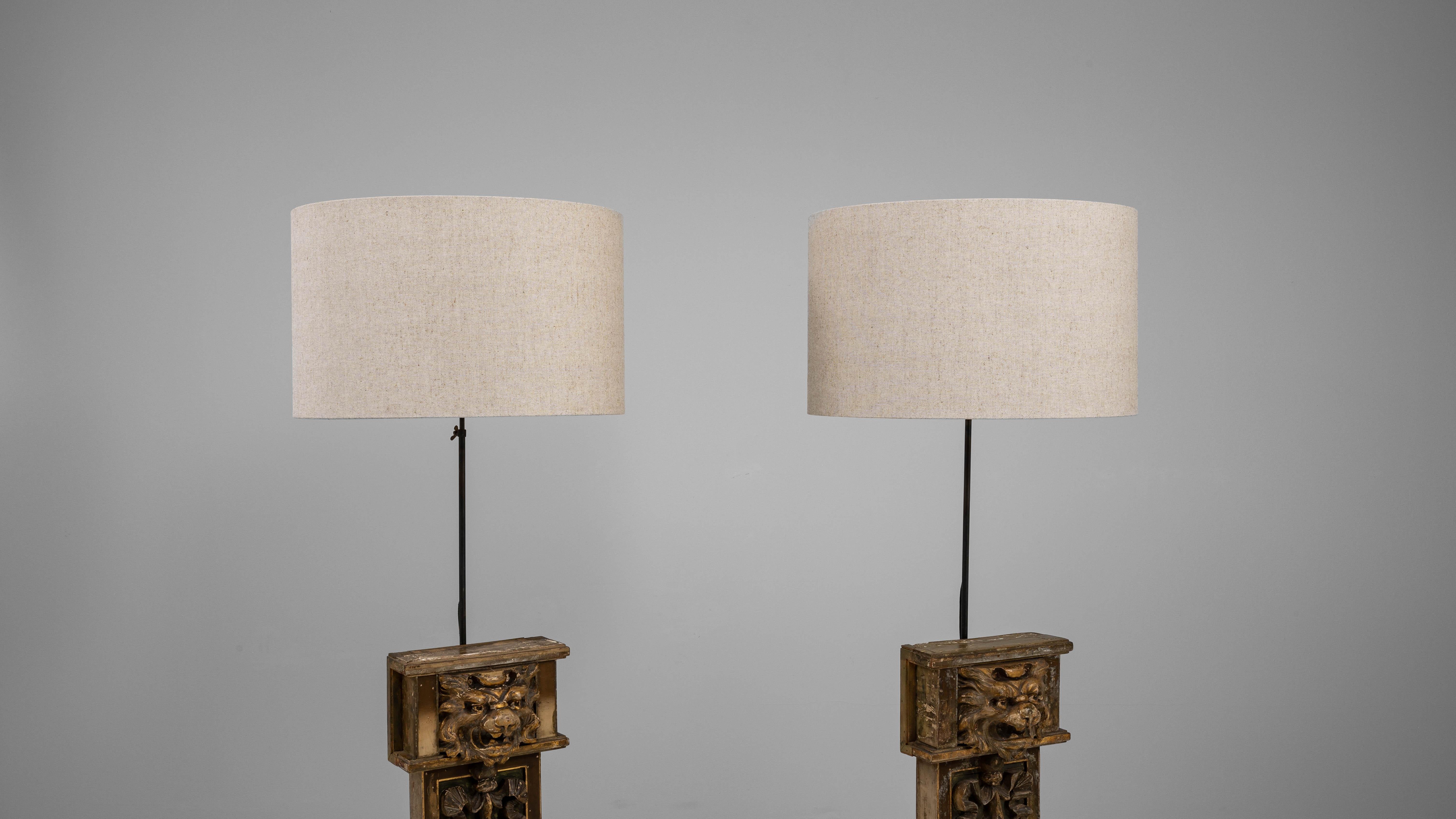 Coppia di lampade da terra in legno intagliato del XIX secolo francese in vendita 3