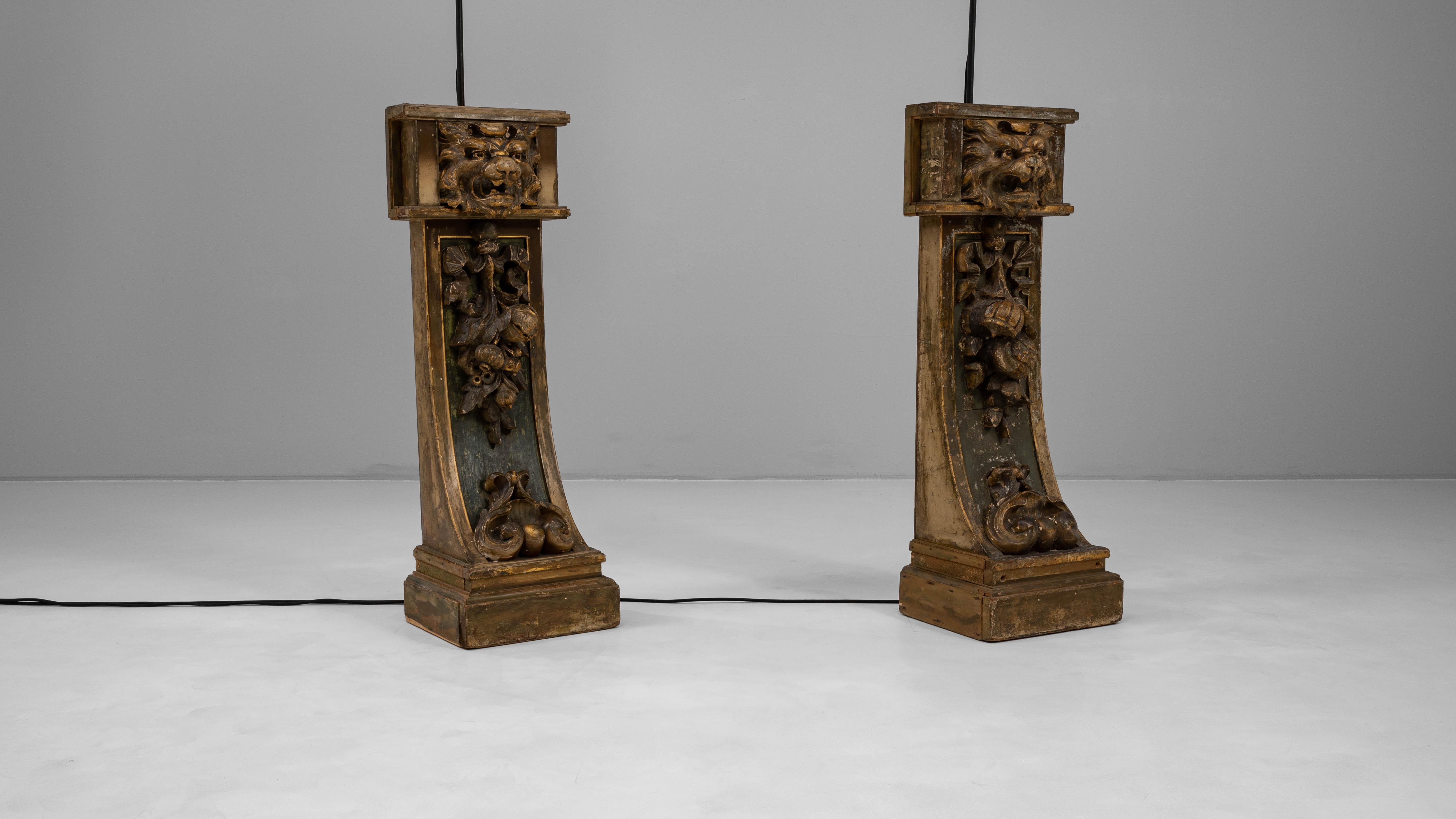 Coppia di lampade da terra in legno intagliato del XIX secolo francese in vendita 4
