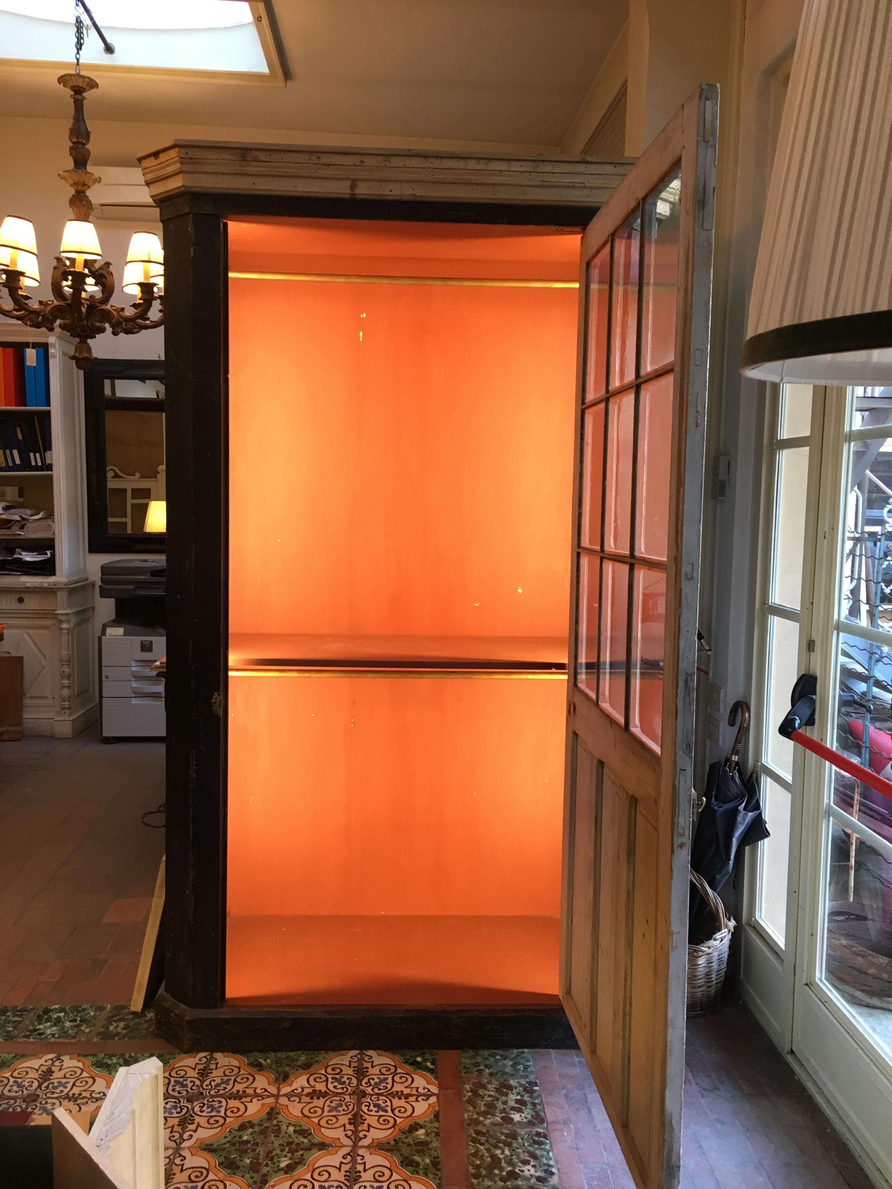 19th Century French Pair of Backlight Lacquered Wooden Cabinets, 1890s im Zustand „Gut“ in Florence, IT