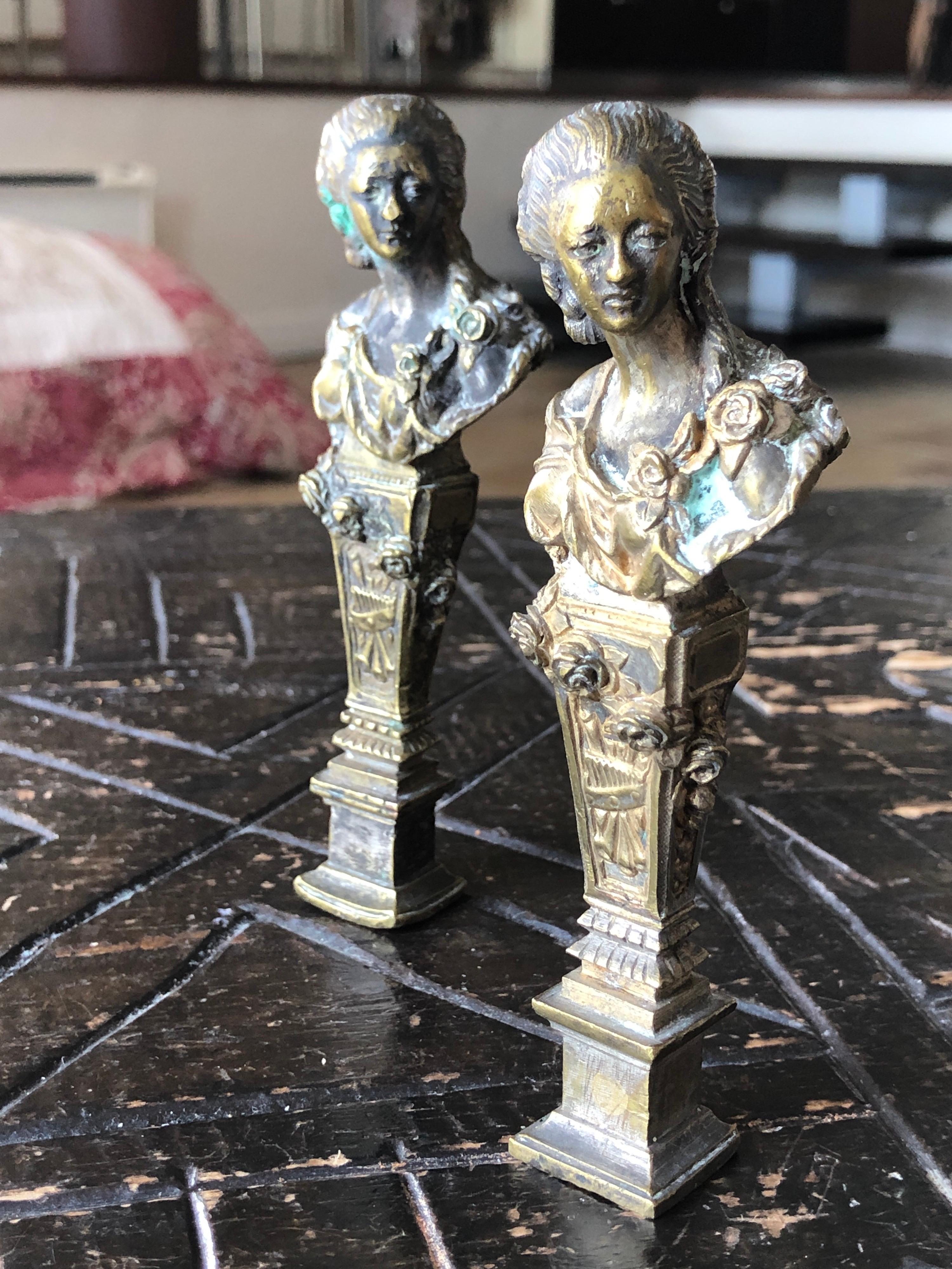 19th Century French Pair of Bronze Cachets Depicting Female Figures For Sale 1