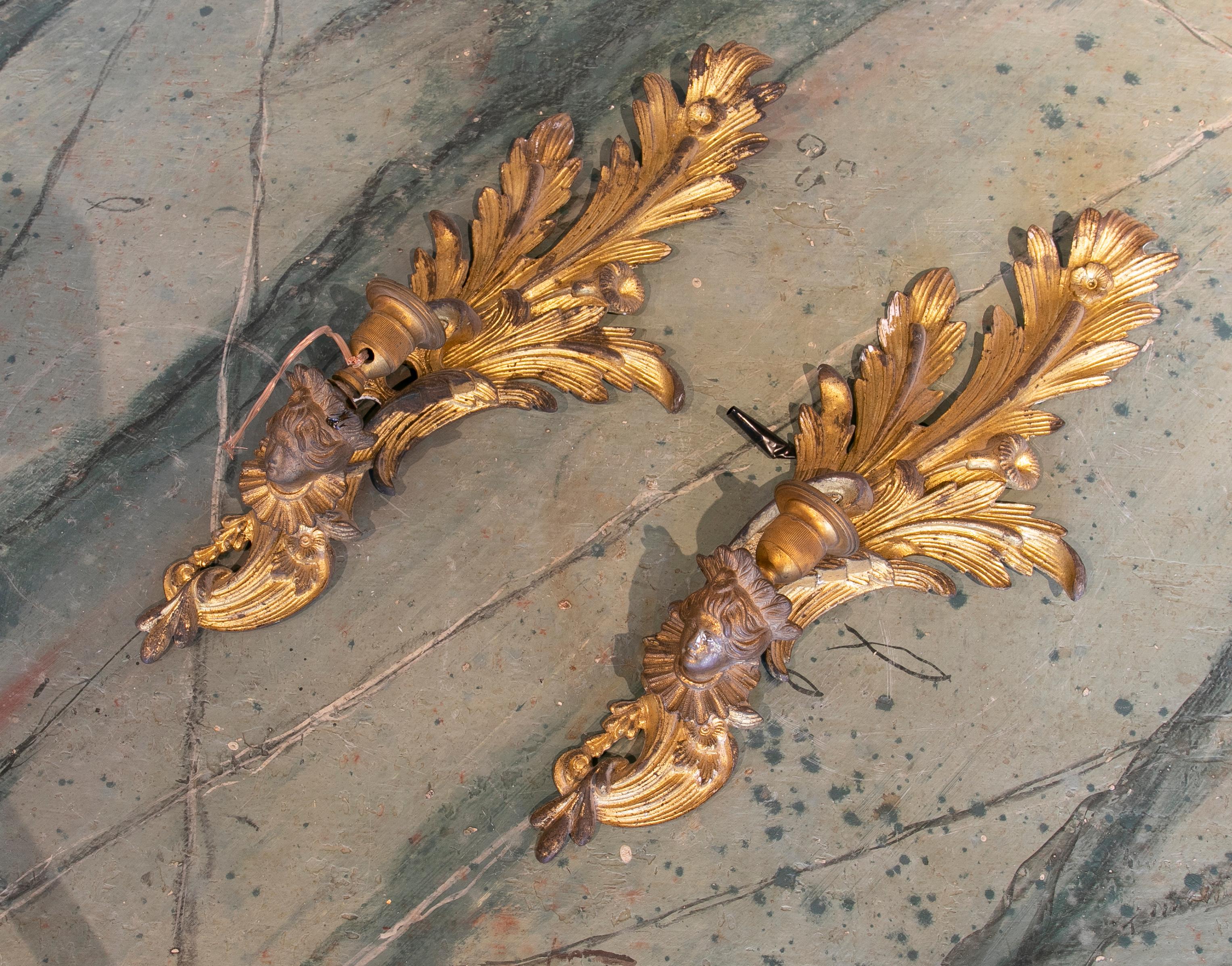 19th Century French Pair of Gilded Bronze Sconces with Women Decoration In Good Condition For Sale In Marbella, ES