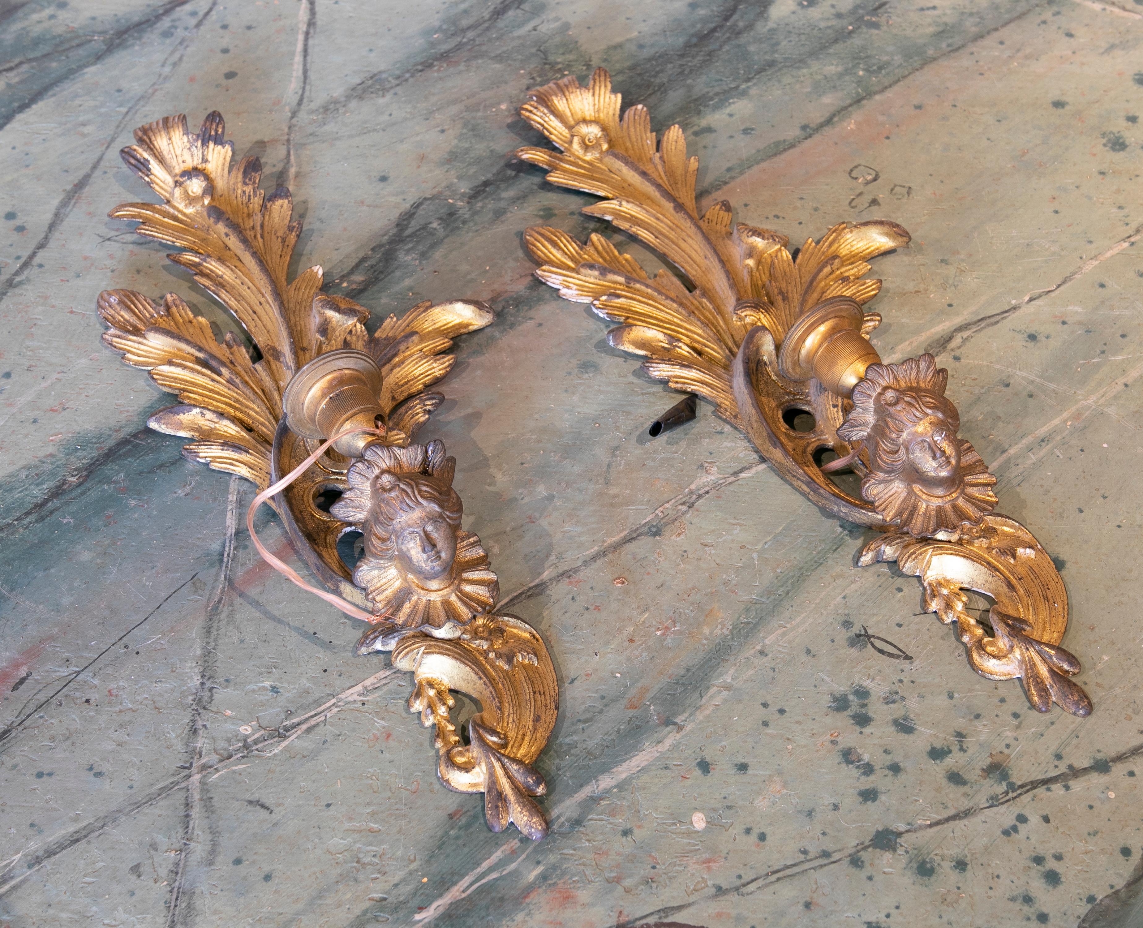 19th Century French Pair of Gilded Bronze Sconces with Women Decoration For Sale 2