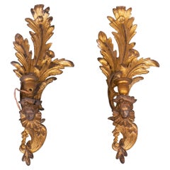Paar französische vergoldete Bronze-Wandleuchter des 19. Jahrhunderts mit Frauendekoration
