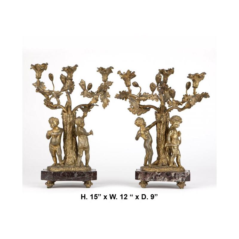 Einzigartiges französisches Paar vergoldeter Bronzekandelaber aus dem 19. Jahrhundert in Baumform mit musizierenden Kindern, beide auf Marmorsockeln und vergoldeten Bronzefüßen.

  