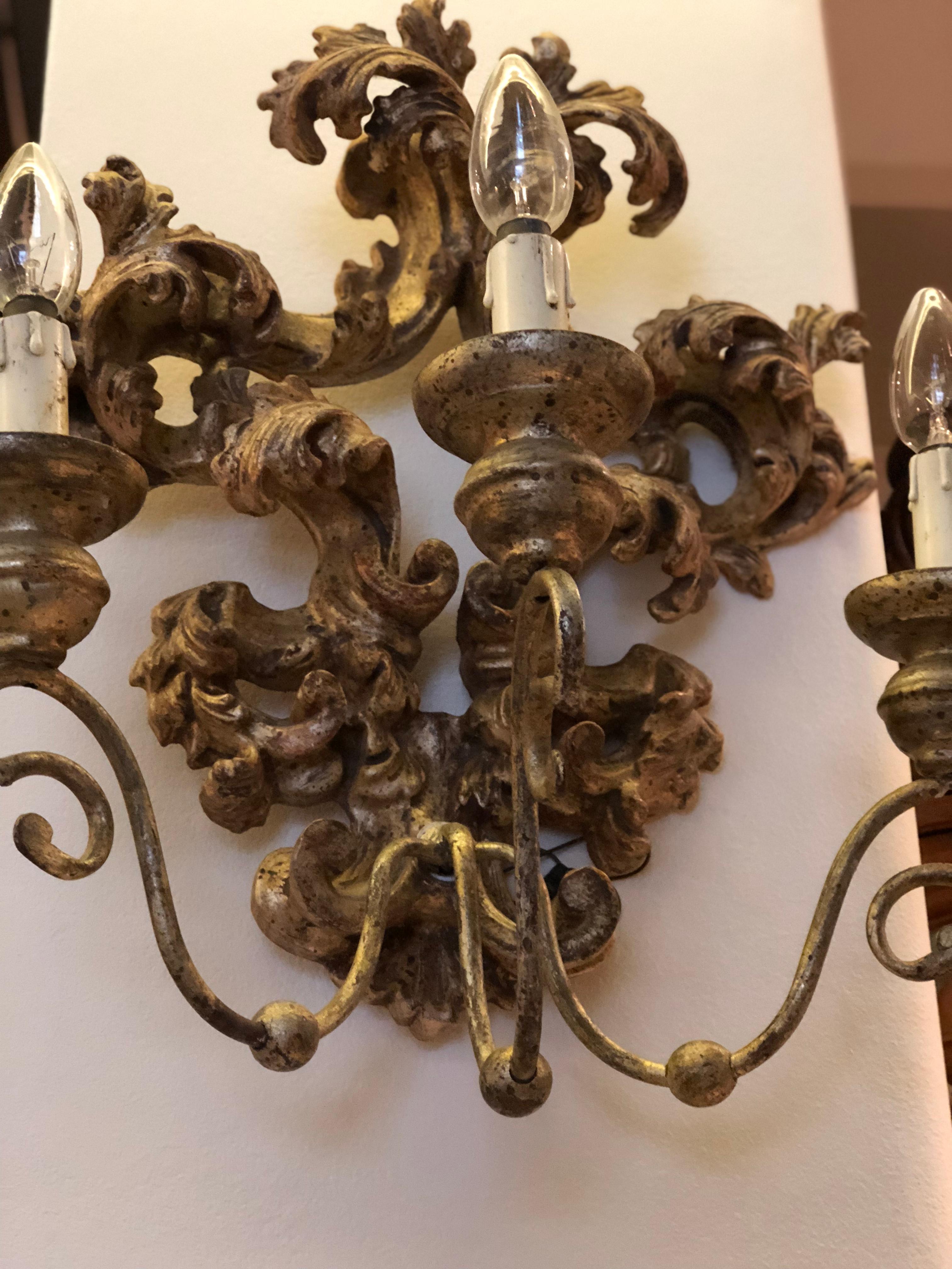 19th Century French Pair of Hand Carved Giltwood Sconces (Barock)