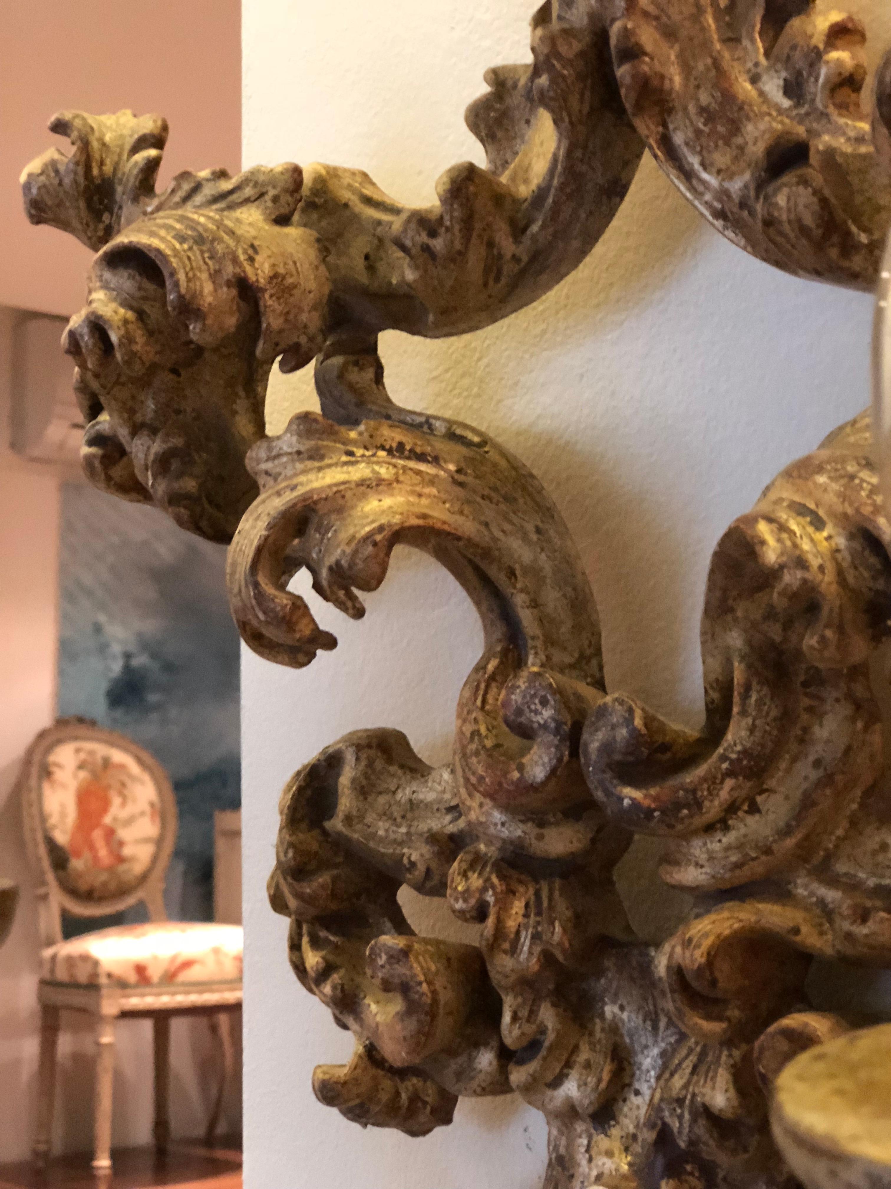 19th Century French Pair of Hand Carved Giltwood Sconces im Zustand „Gut“ in Sofia, BG