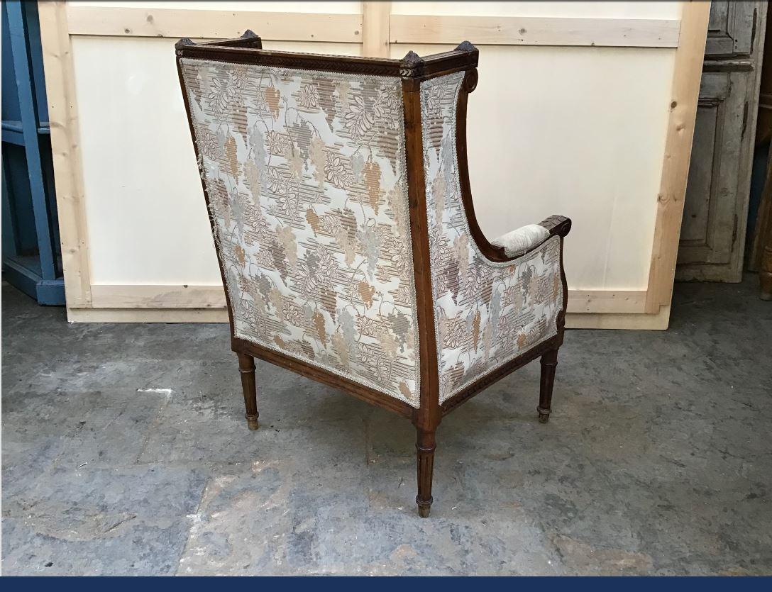 19th Century French Pair of Hand Carved Walnut Bergère with Original Fabric For Sale 1