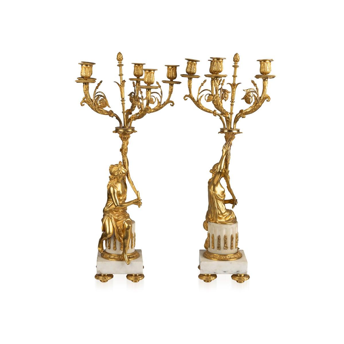 Coppia di candelabri a cinque luci in stile Luigi Xvi del XIX secolo, in Ormolu, 1880 ca. In condizioni buone in vendita a Royal Tunbridge Wells, Kent