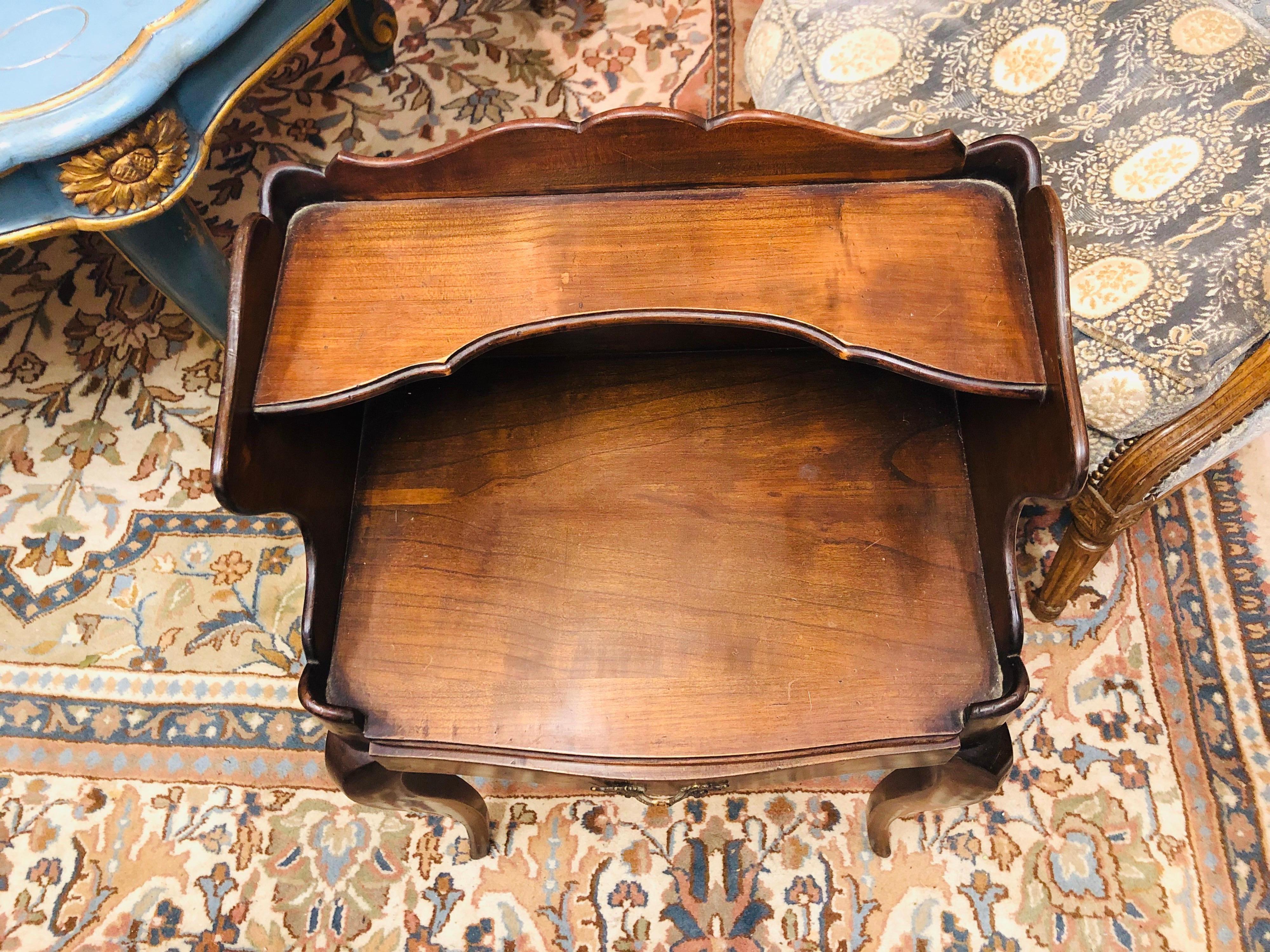 19th Century French Pair of Mahogany Nightstands Side Tables in Louis XV Style For Sale 1