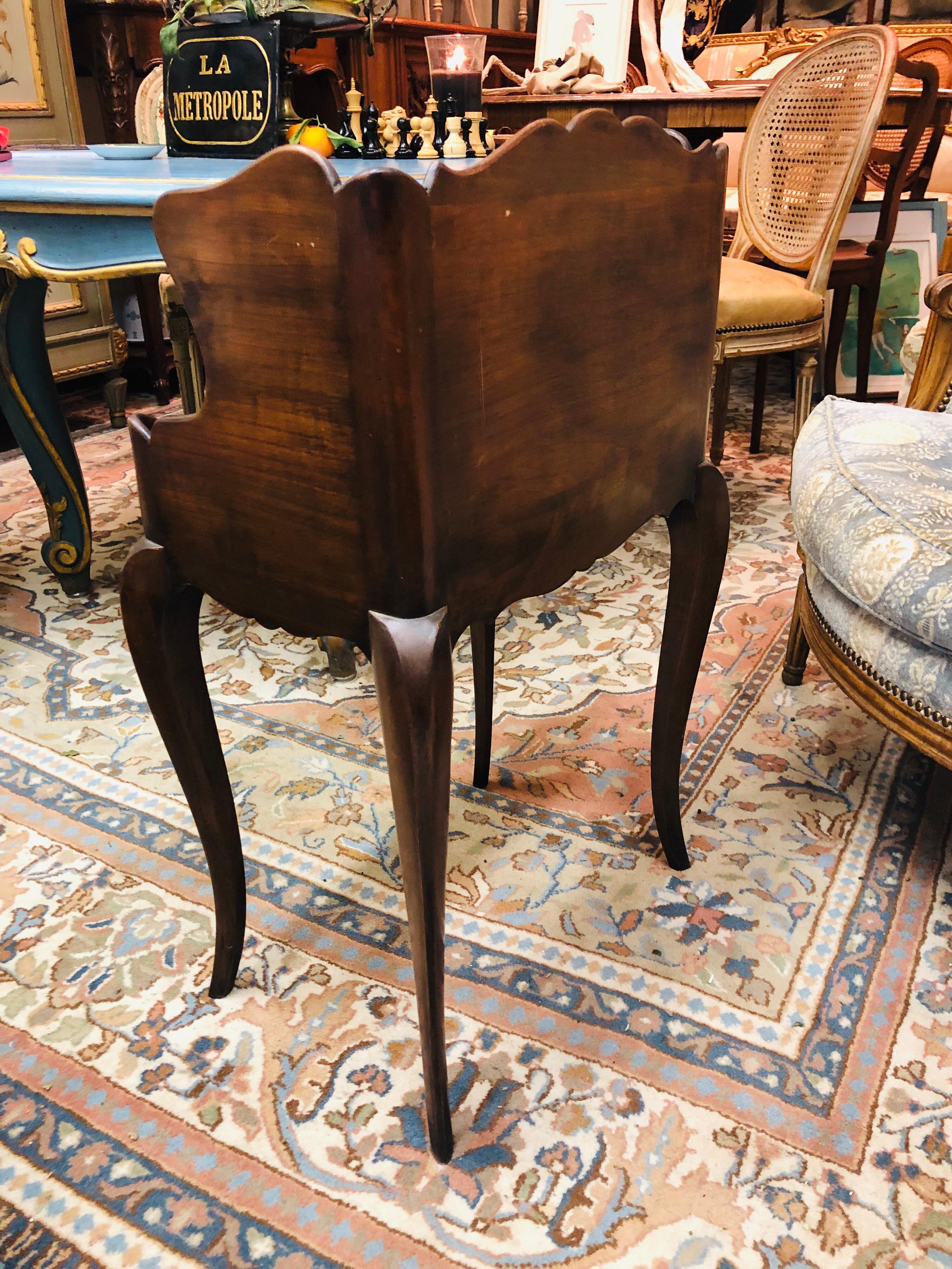 19th Century French Pair of Mahogany Nightstands Side Tables in Louis XV Style For Sale 3
