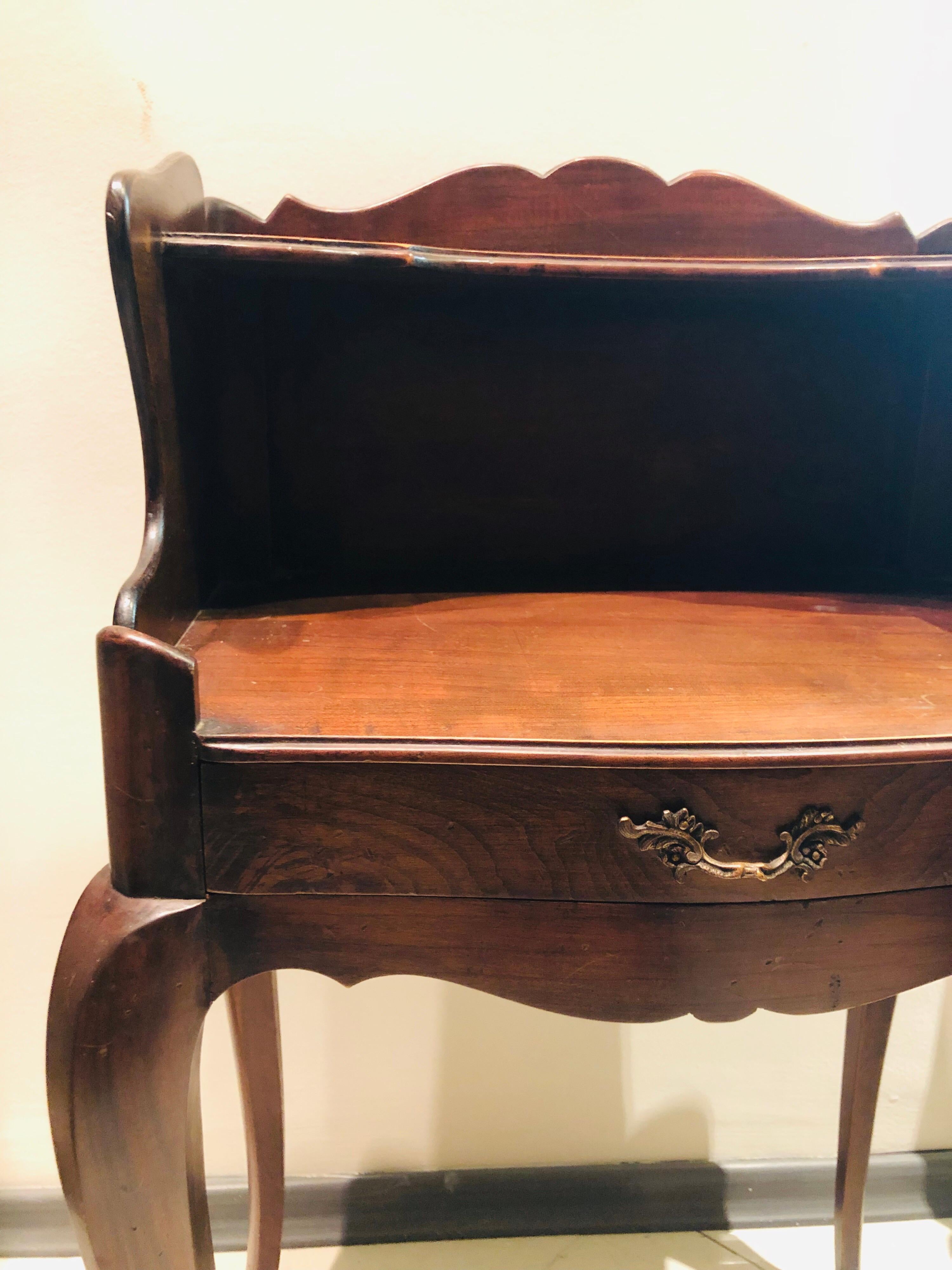 19th Century French Pair of Mahogany Nightstands Side Tables in Louis XV Style For Sale 5