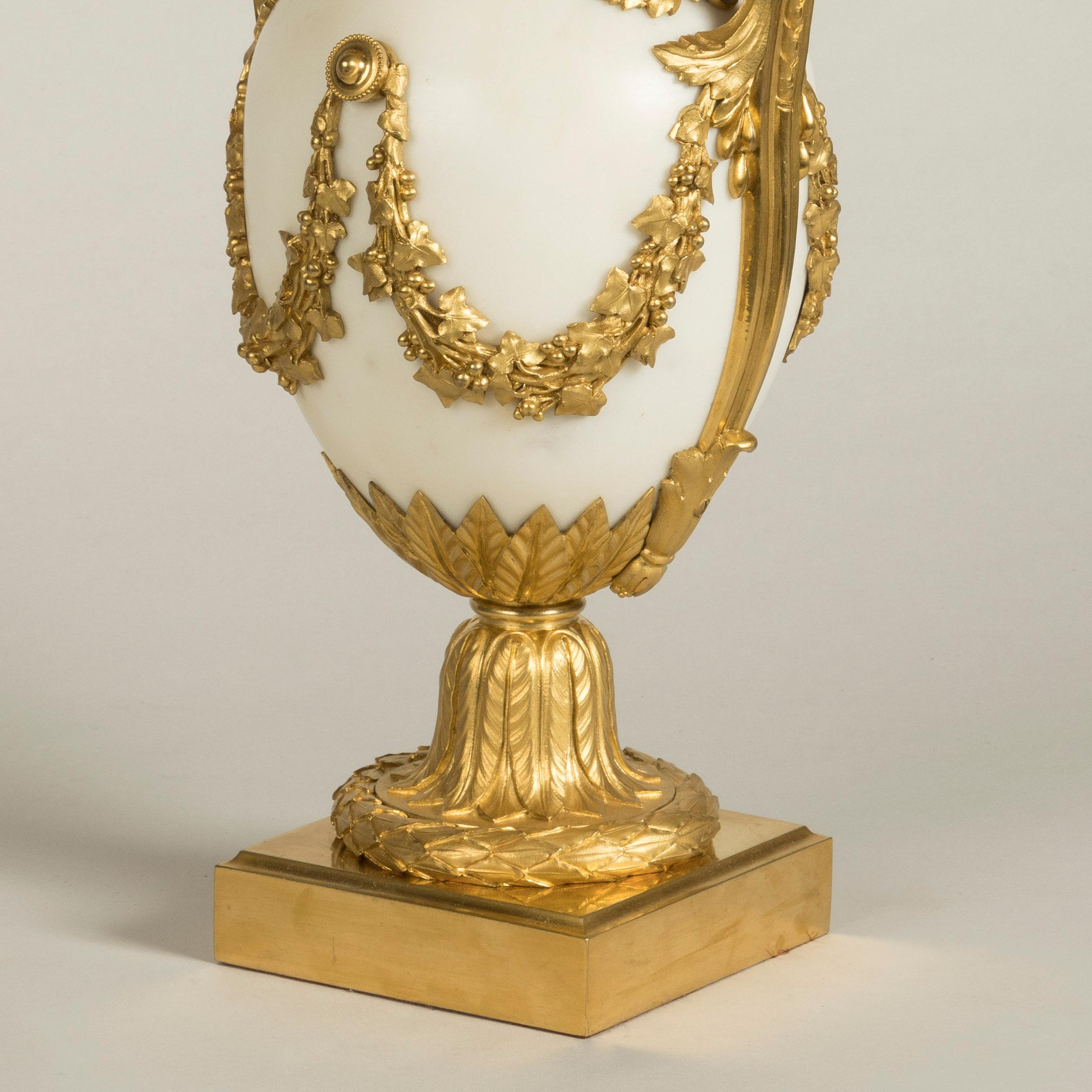 Französisches Paar Marmor- und Ormolu-Kandelaber des 19. Jahrhunderts von Eugène Hazart (Goldbronze) im Angebot