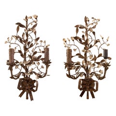 Pareja francesa del siglo XIX de candelabros de metal con cristales