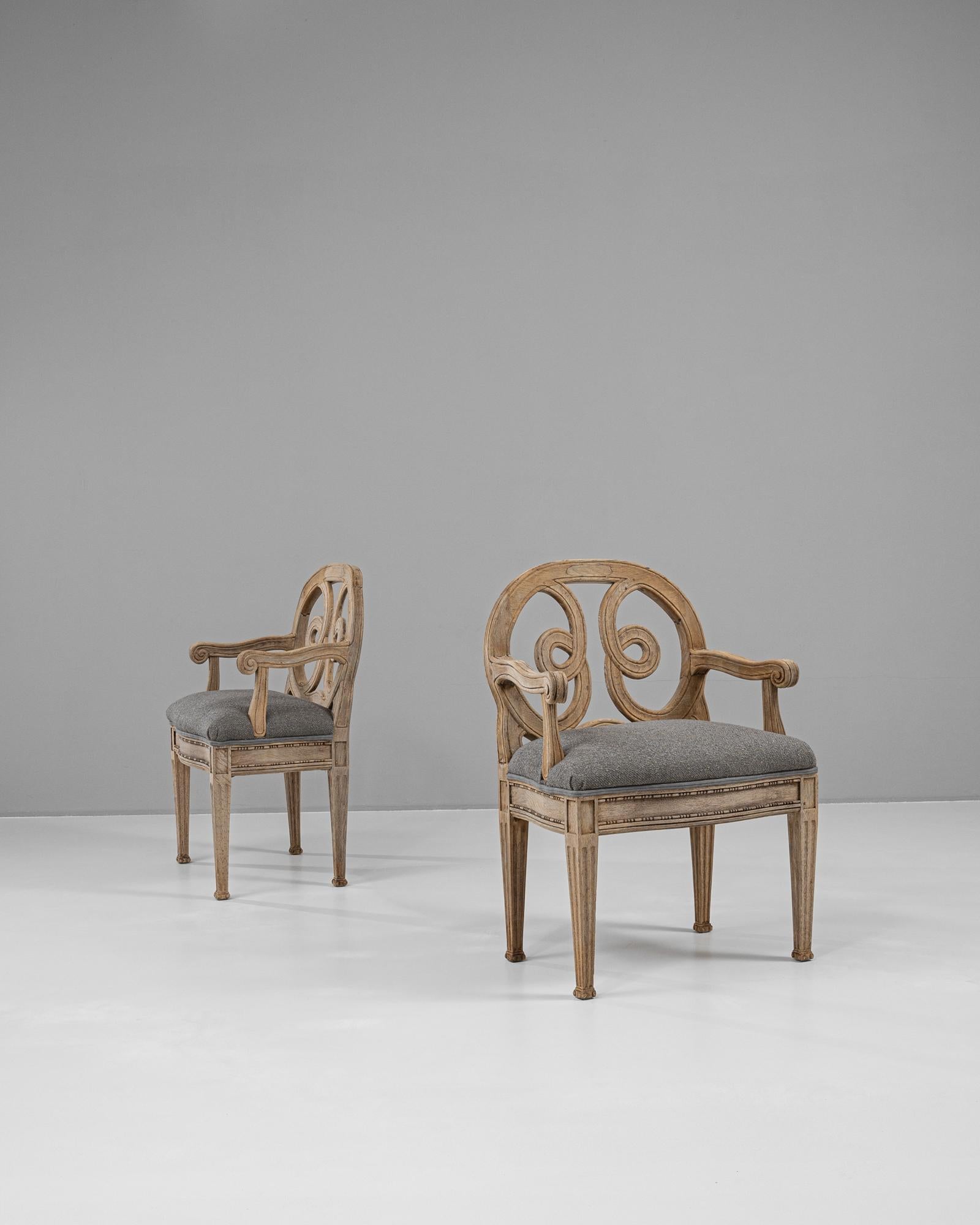 Pareja De Sillones Franceses Del Siglo XIX De Roble Con Asientos Tapizados Francés en venta