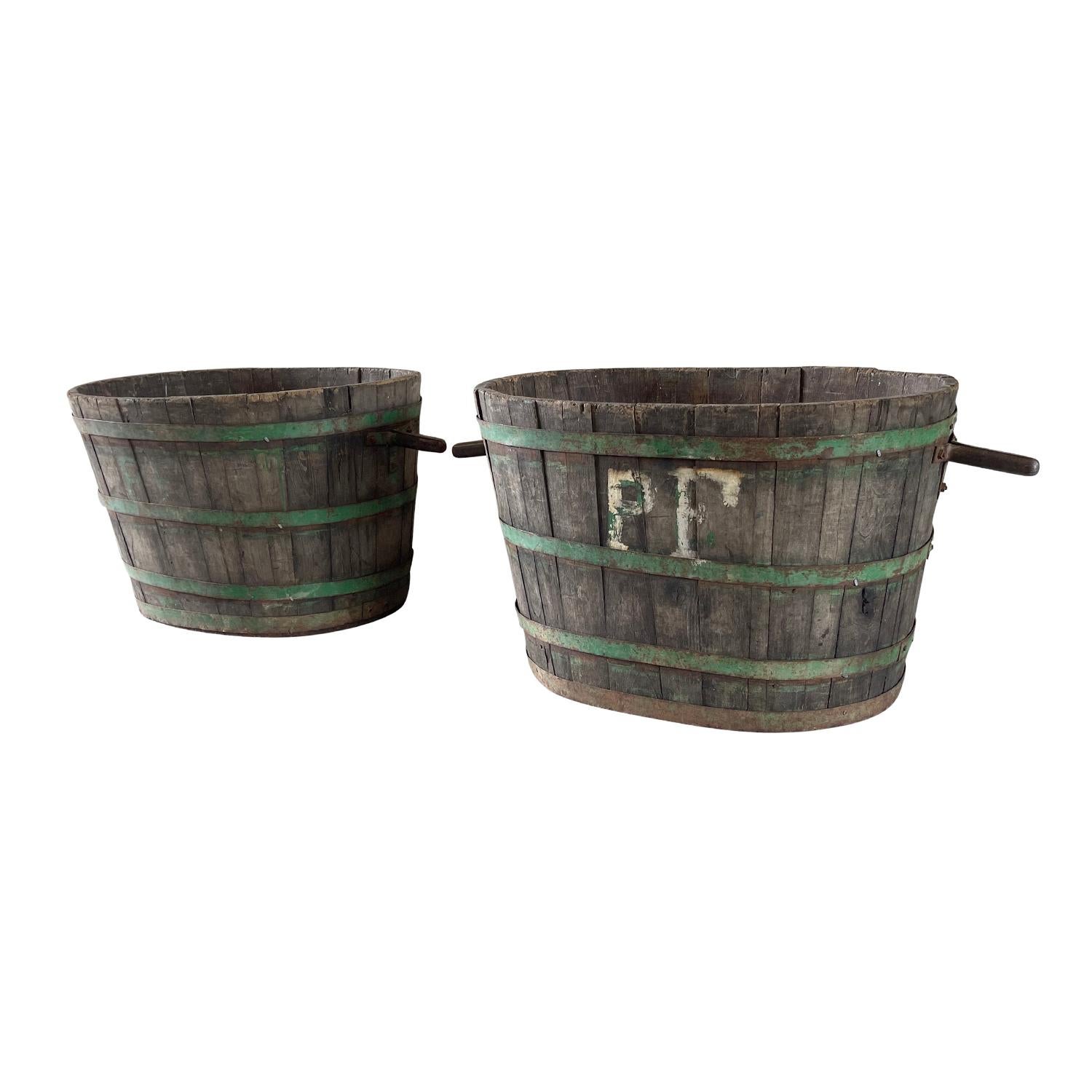 Hand-Crafted 19th Century French Pair of Oakwood Grape Harvest Bucket Vert from Burgundy For Sale