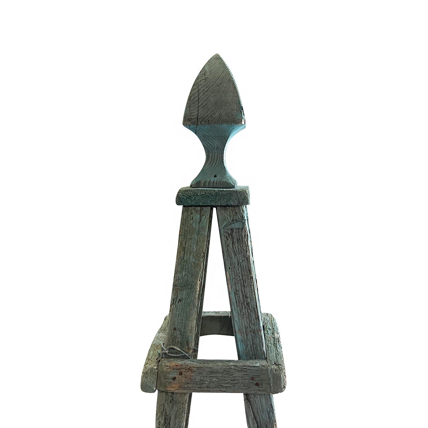Hand-Carved 19th Century French Pair of Antique Pinewood Garden Treillis Obelisks For Sale