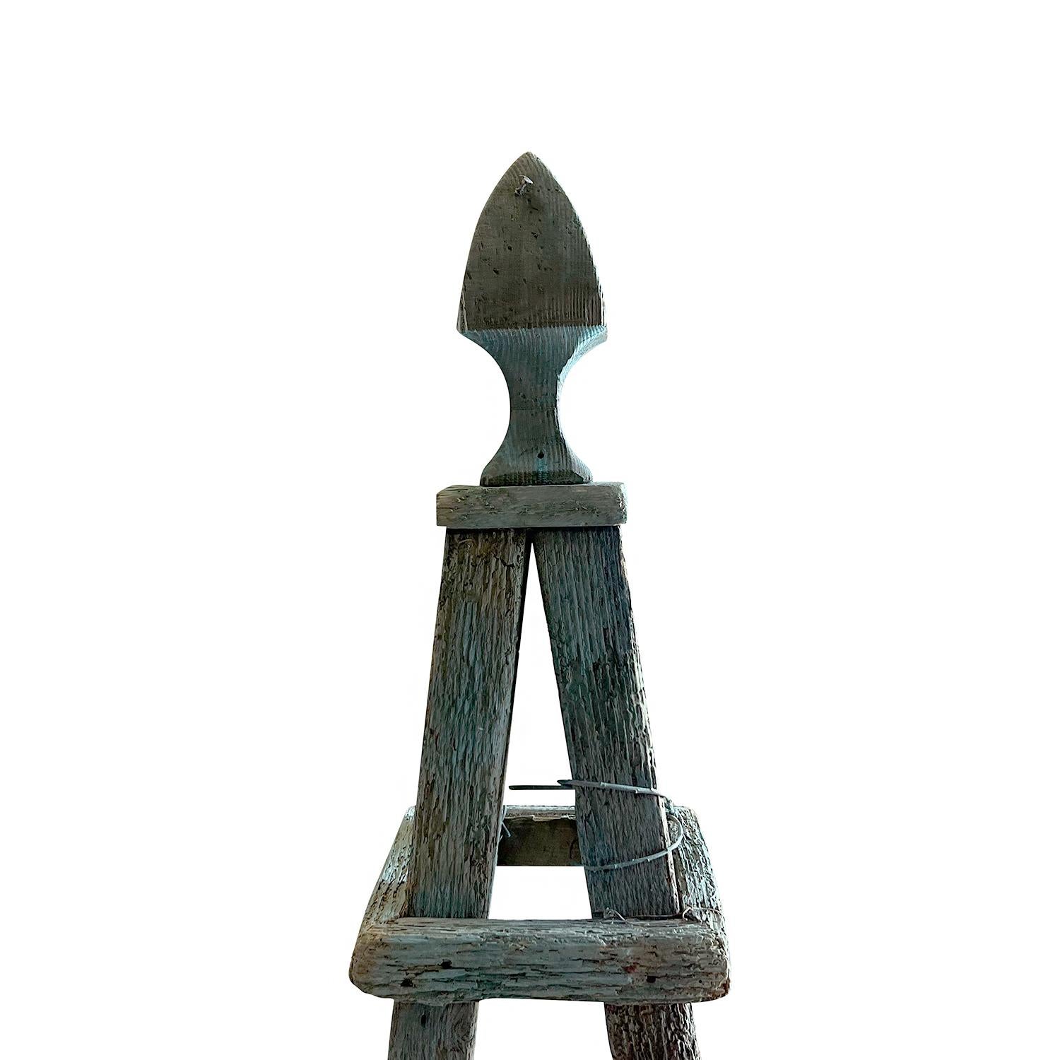 French Provincial 19th Century French Pair of Antique Pinewood Garden Treillis Obelisks For Sale