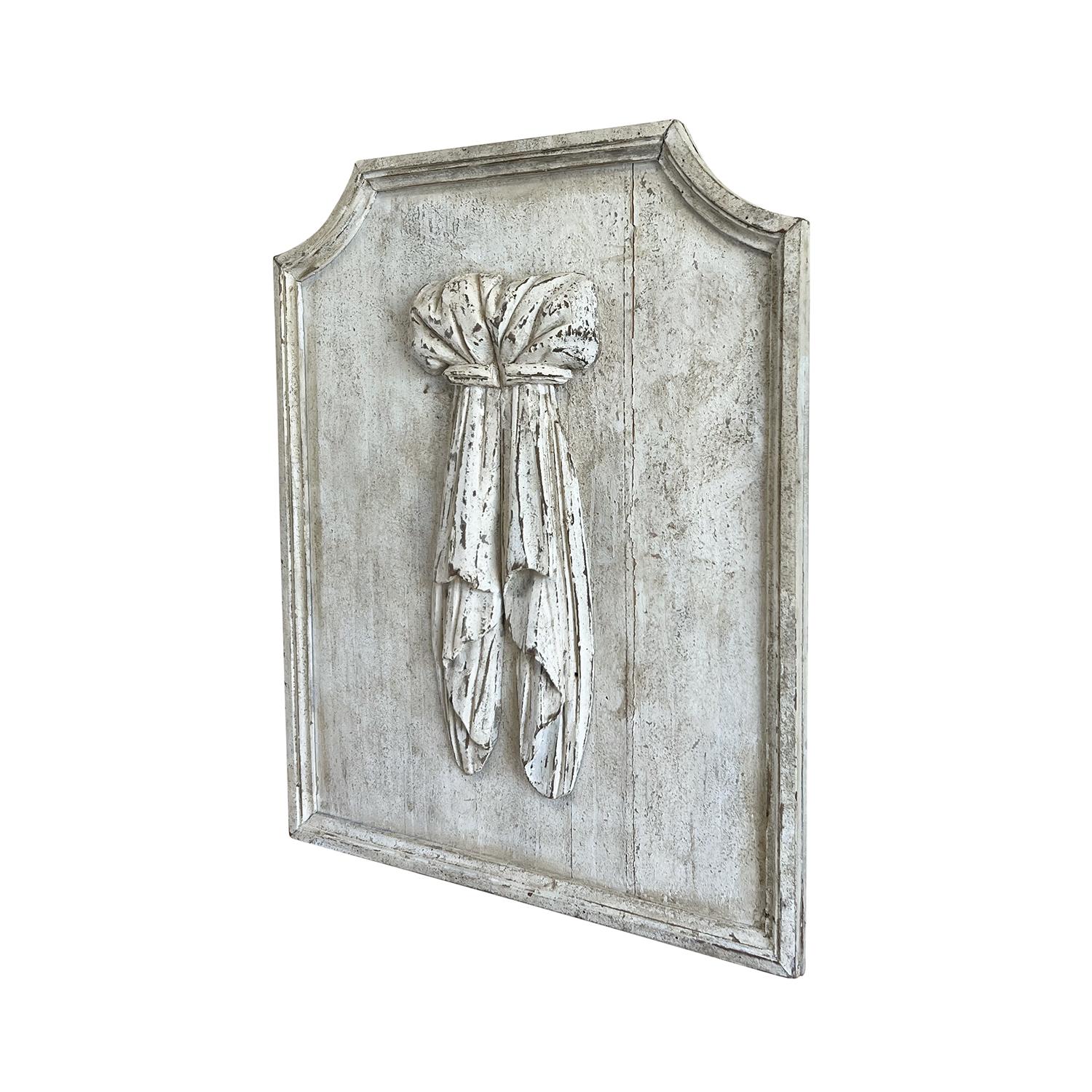 Hand-Carved 19th Century French Pair of Provincial Pinewood Wall Panels - Antique Reliefs For Sale