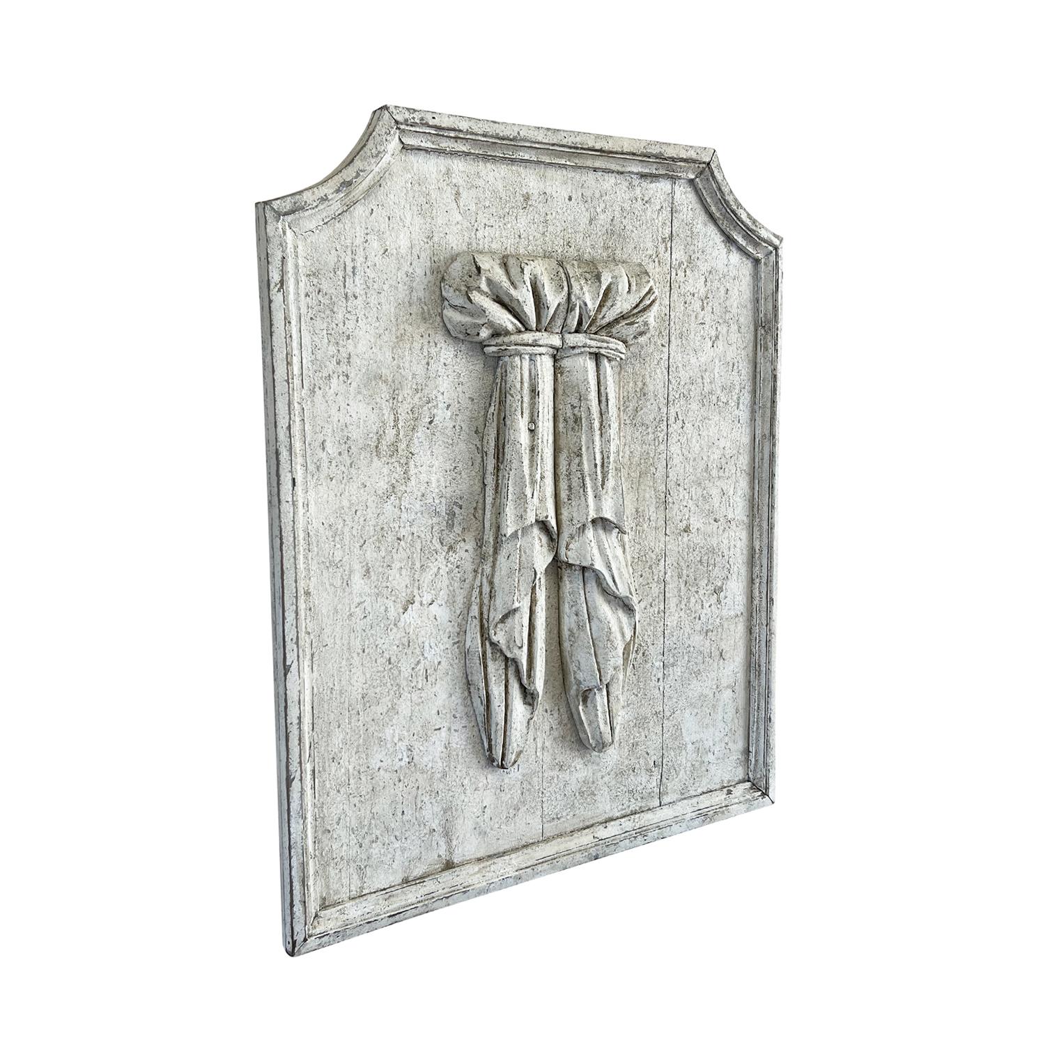 19th Century French Pair of Provincial Pinewood Wall Panels - Antique Reliefs For Sale 2