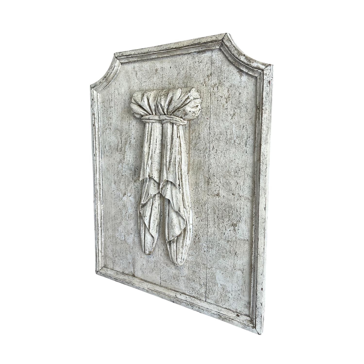 19th Century French Pair of Provincial Pinewood Wall Panels - Antique Reliefs For Sale 3