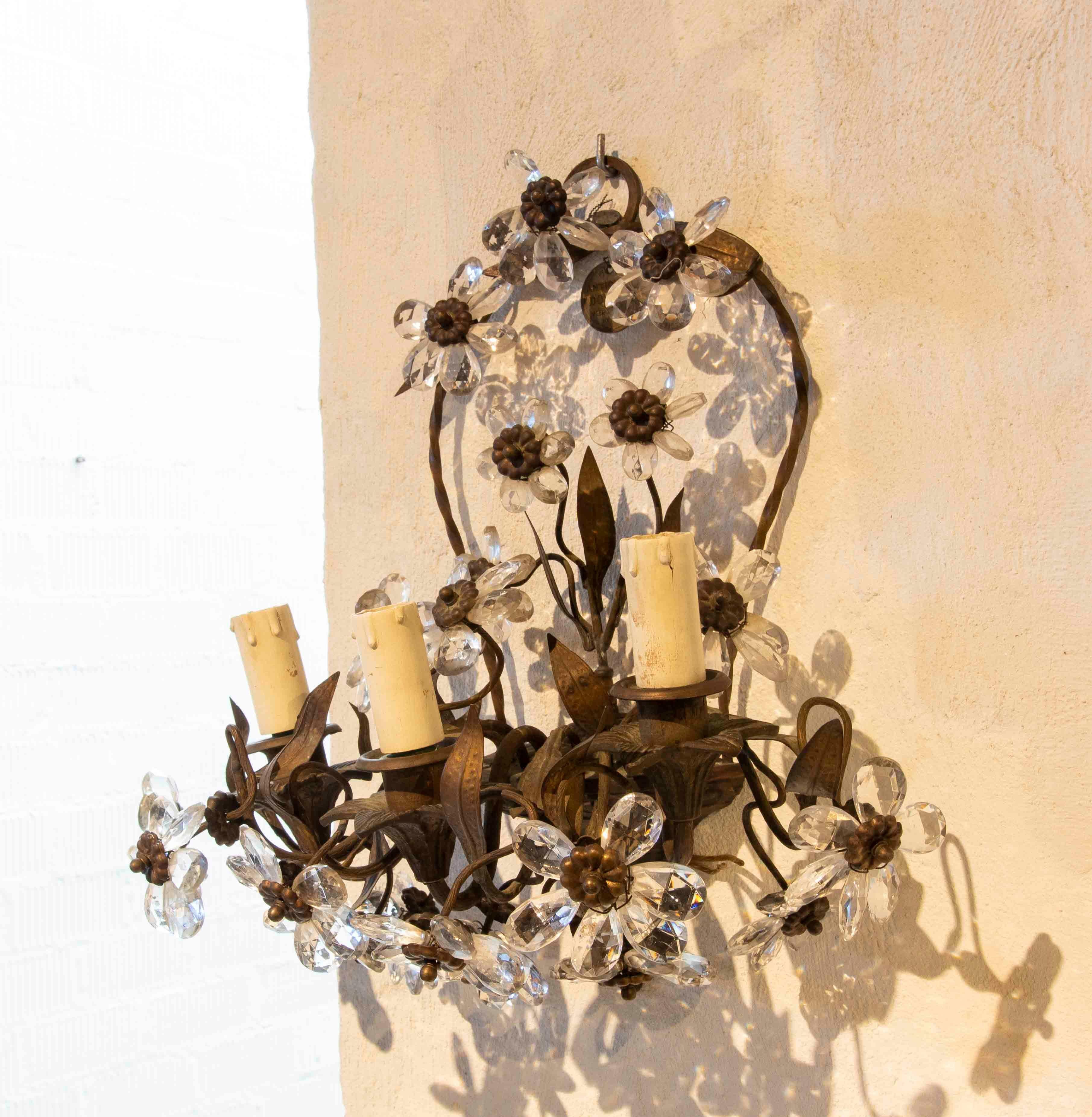 19th Century French Pair of Sconces in Bronze, Metal and Crystal Flowers In Good Condition For Sale In Marbella, ES