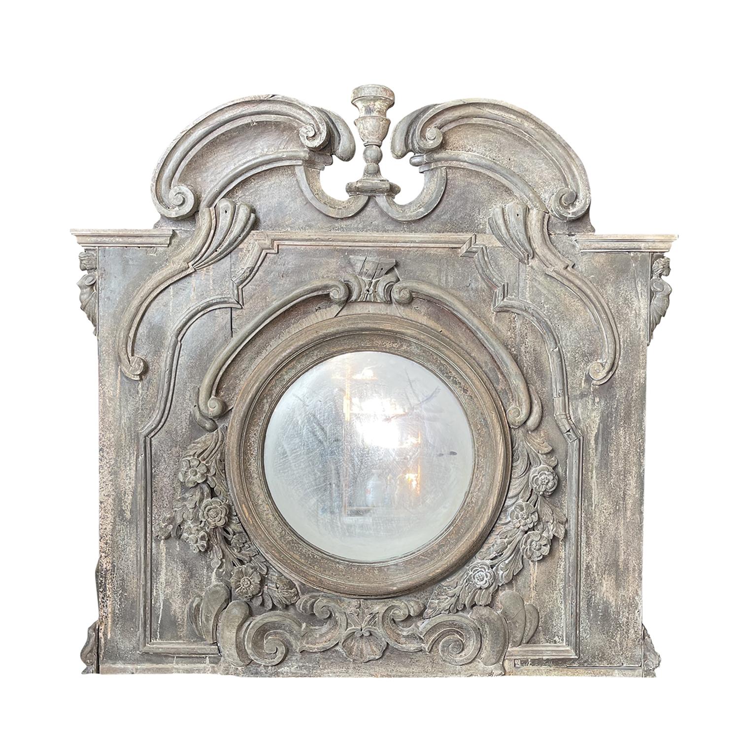 Français Paire de miroirs de boisserie en noyer de style baroque du 19e siècle en vente