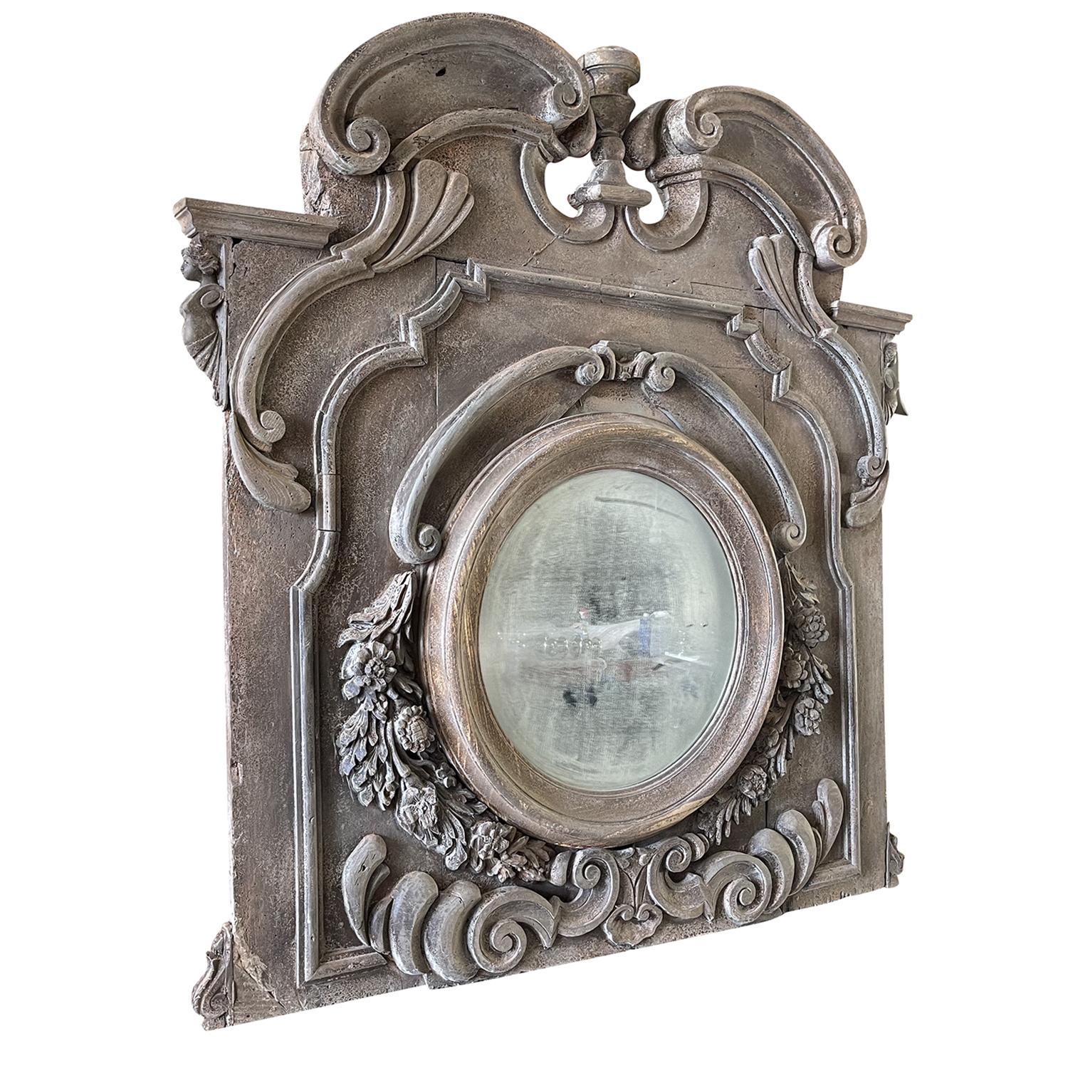 Paire de miroirs de boisserie en noyer de style baroque du 19e siècle Bon état - En vente à West Palm Beach, FL