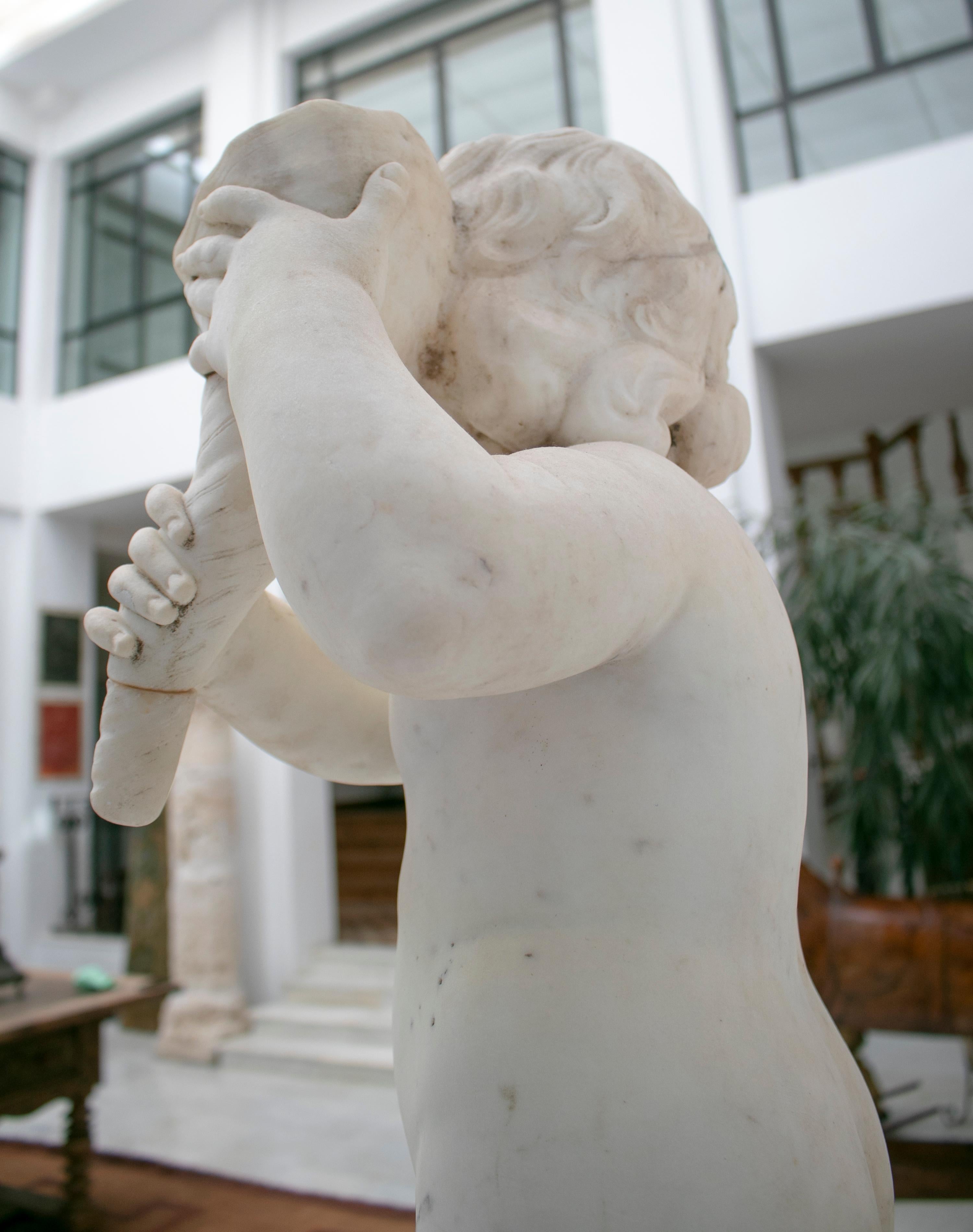 Paire de sculptures d'enfants en marbre blanc de Carrare du 19ème siècle en vente 8