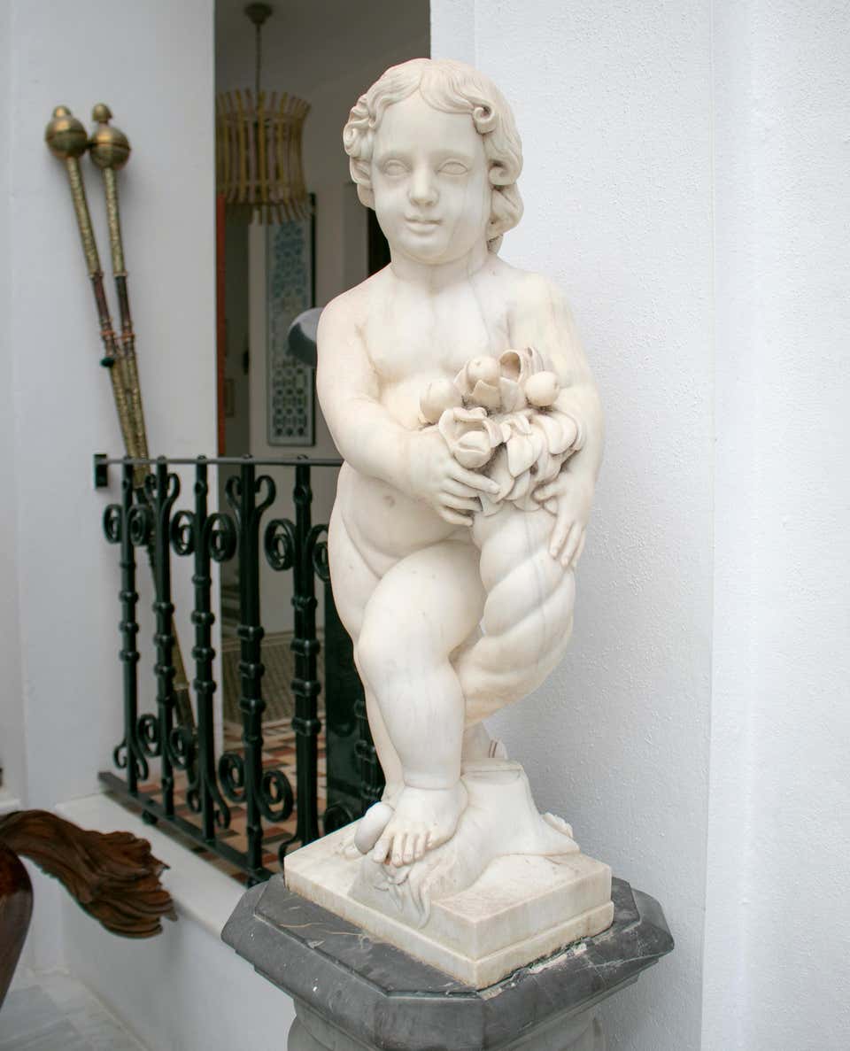 Hand-Carved 19th Century French Pair of White Carrara Marble Child Sculptures For Sale