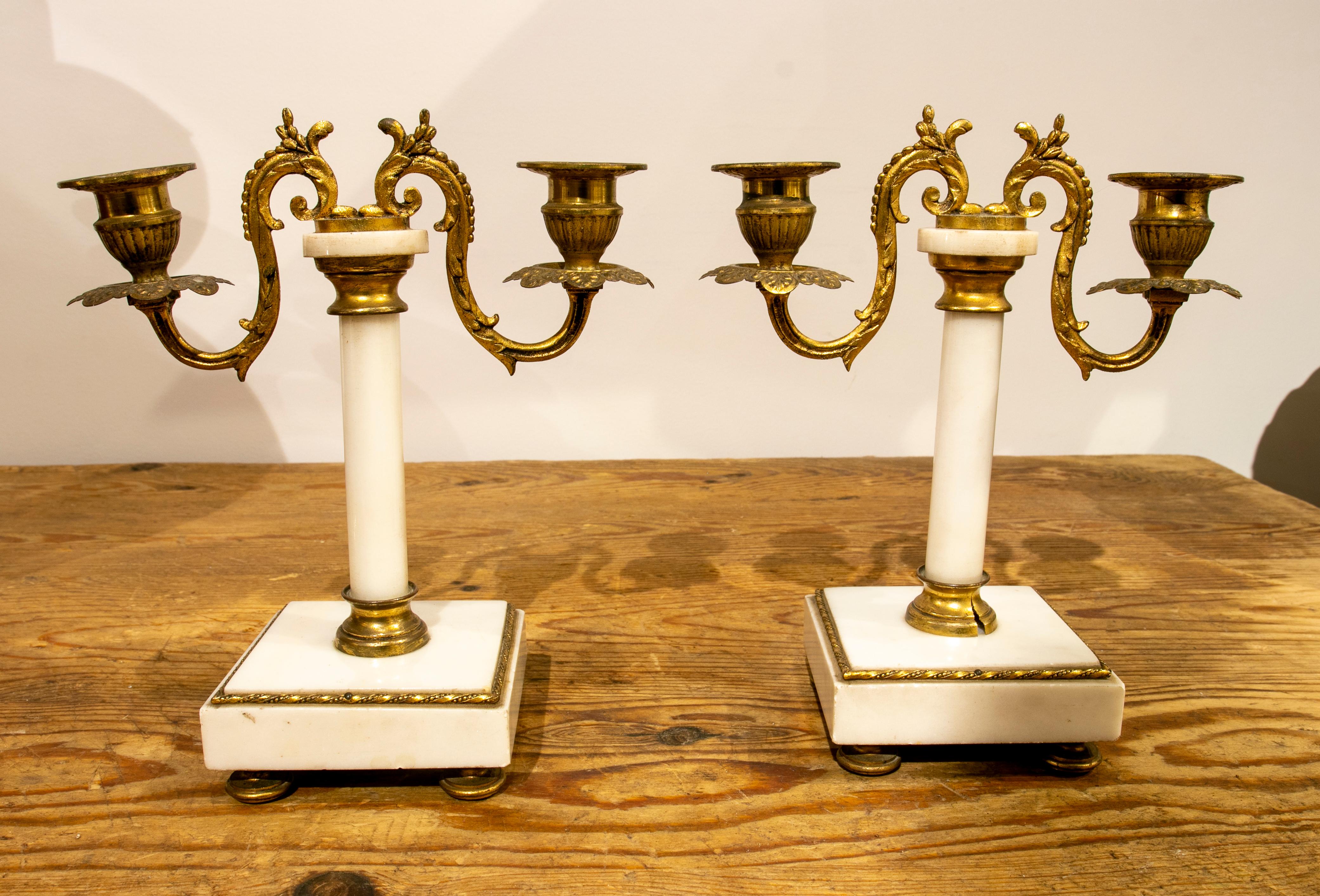 19th Century French Pair of White Marble and Gilded Bronze Candlesticks For Sale 3