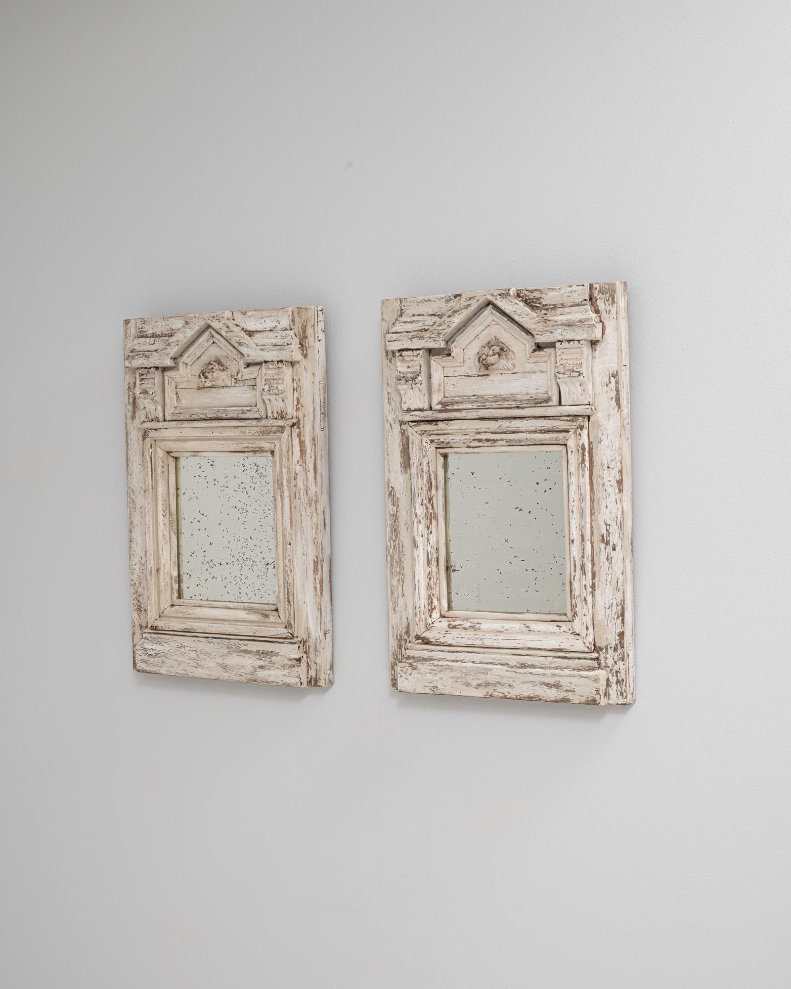 Français Paire de miroirs français du 19ème siècle en bois patiné blanc en vente