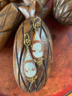 19th Century French Pair of Yellow Gold Earrings with Asymmetrical Shell Cameos
