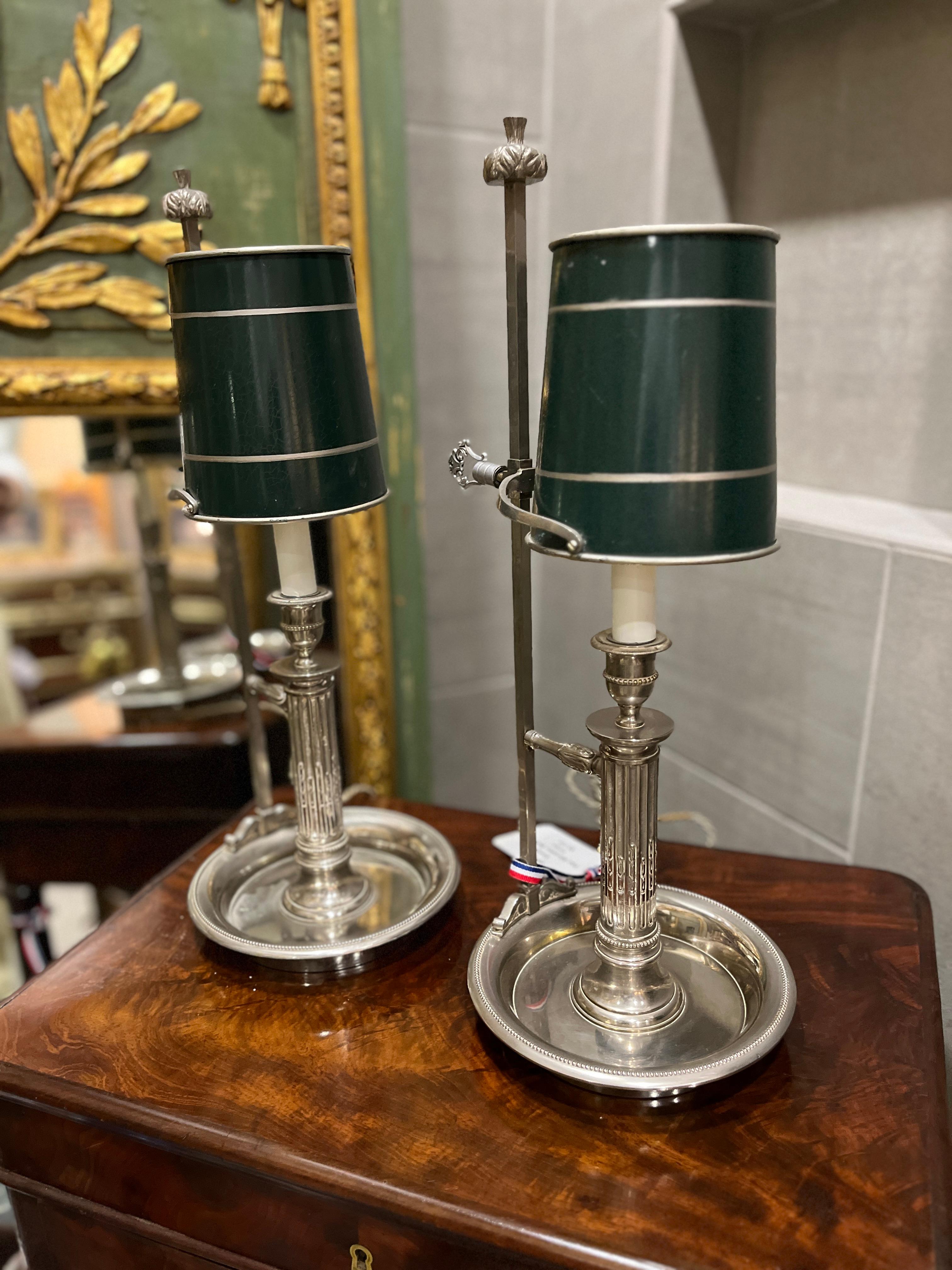 Français Paire de lampes Bouillotte en métal argenté du 19ème siècle en vente