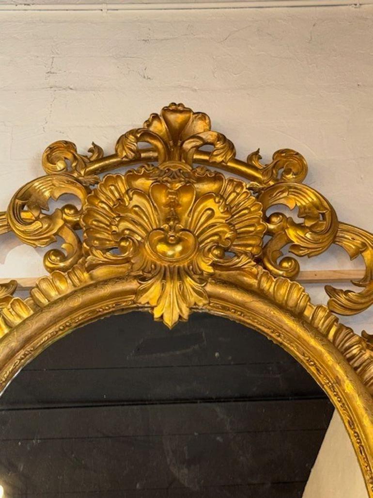 Francese Specchio in legno dorato intagliato di dimensioni da palazzo francese del XIX secolo in vendita