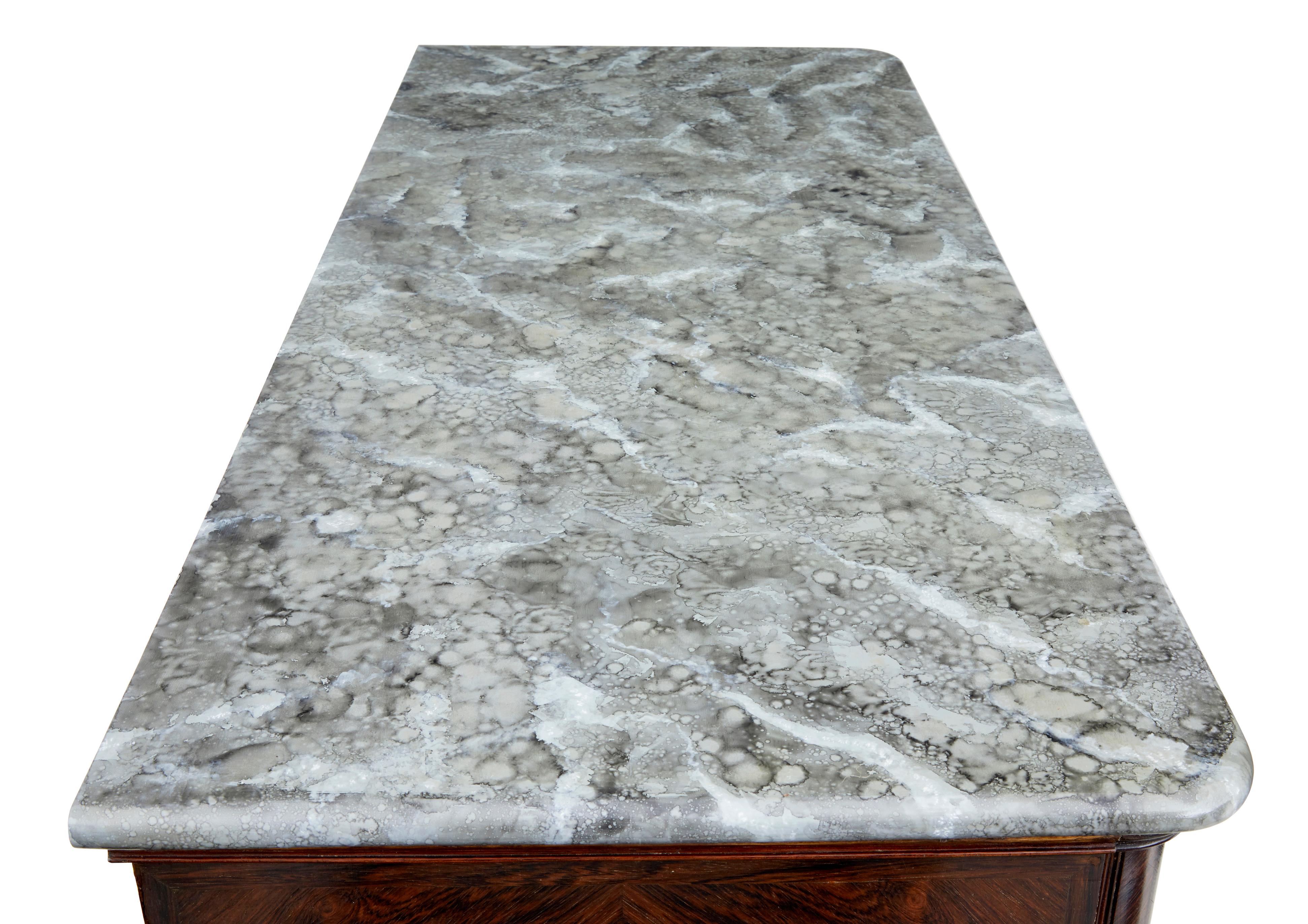Cómoda francesa de palisandro del siglo XIX con tapa de imitación de mármol Palisandro en venta