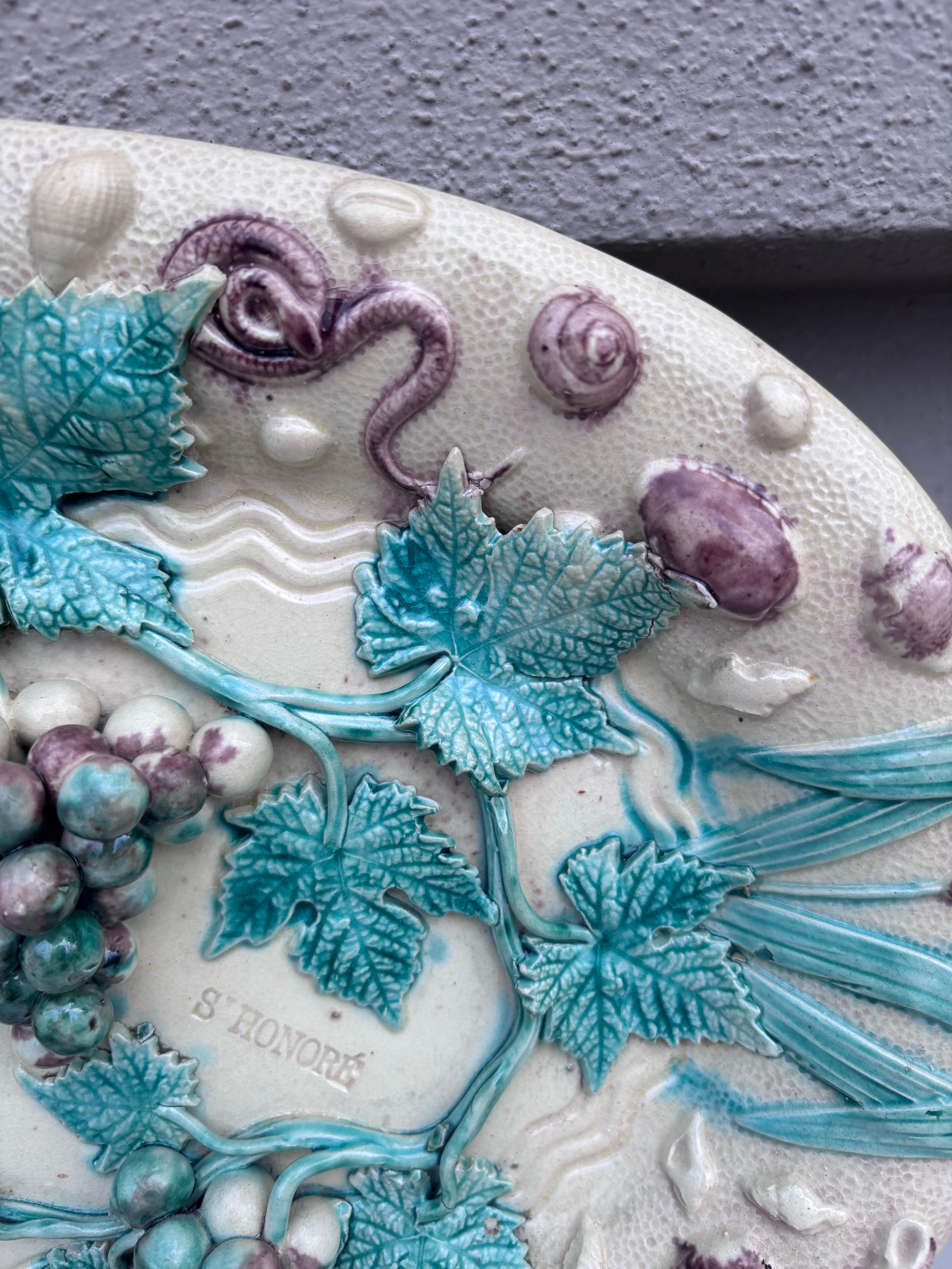 19th Century French Palissy Majolica Platter Saint Honore Les Bains In Good Condition For Sale In Austin, TX