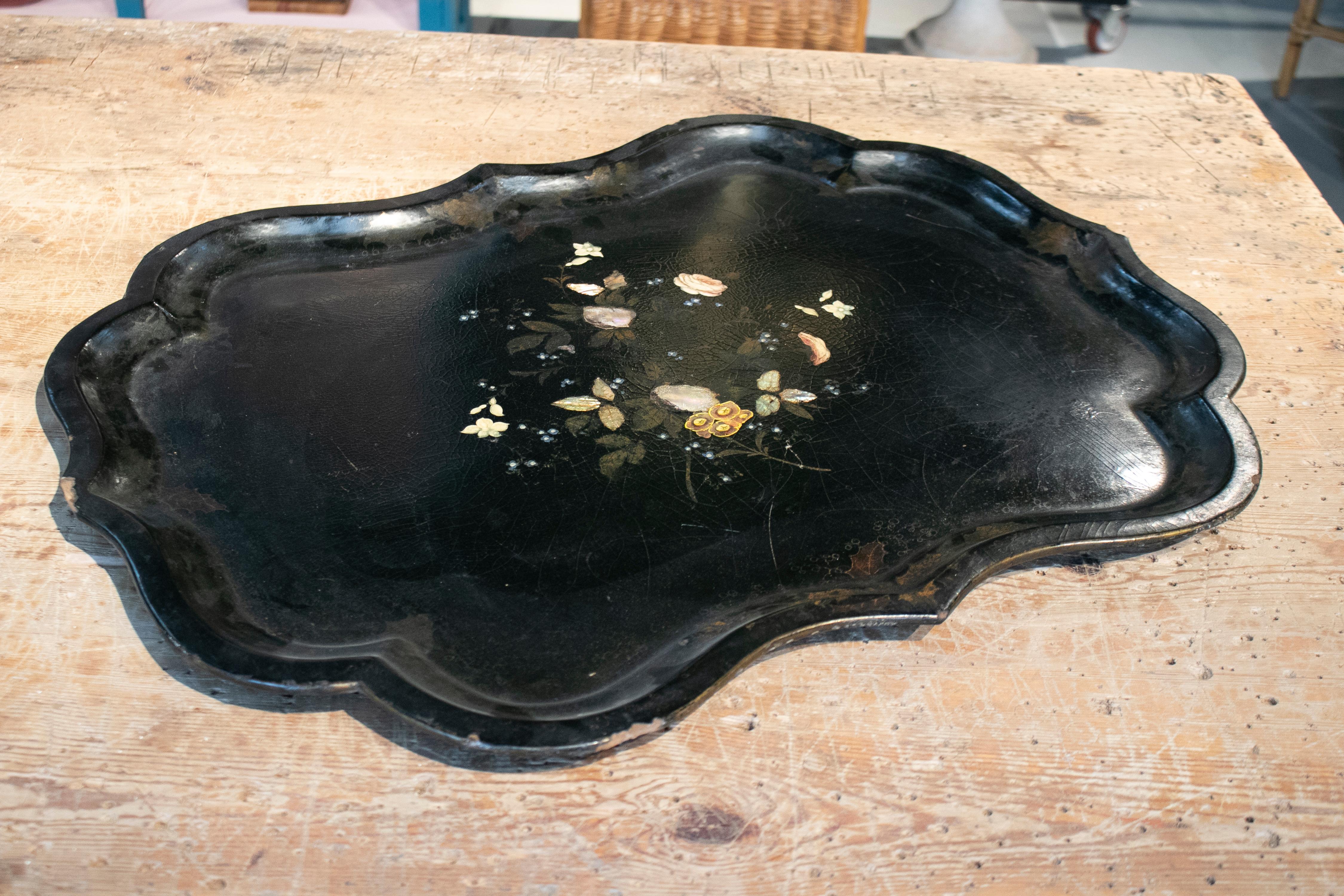 19th Century French Papier Mâché Tray with Rose Inlays 11