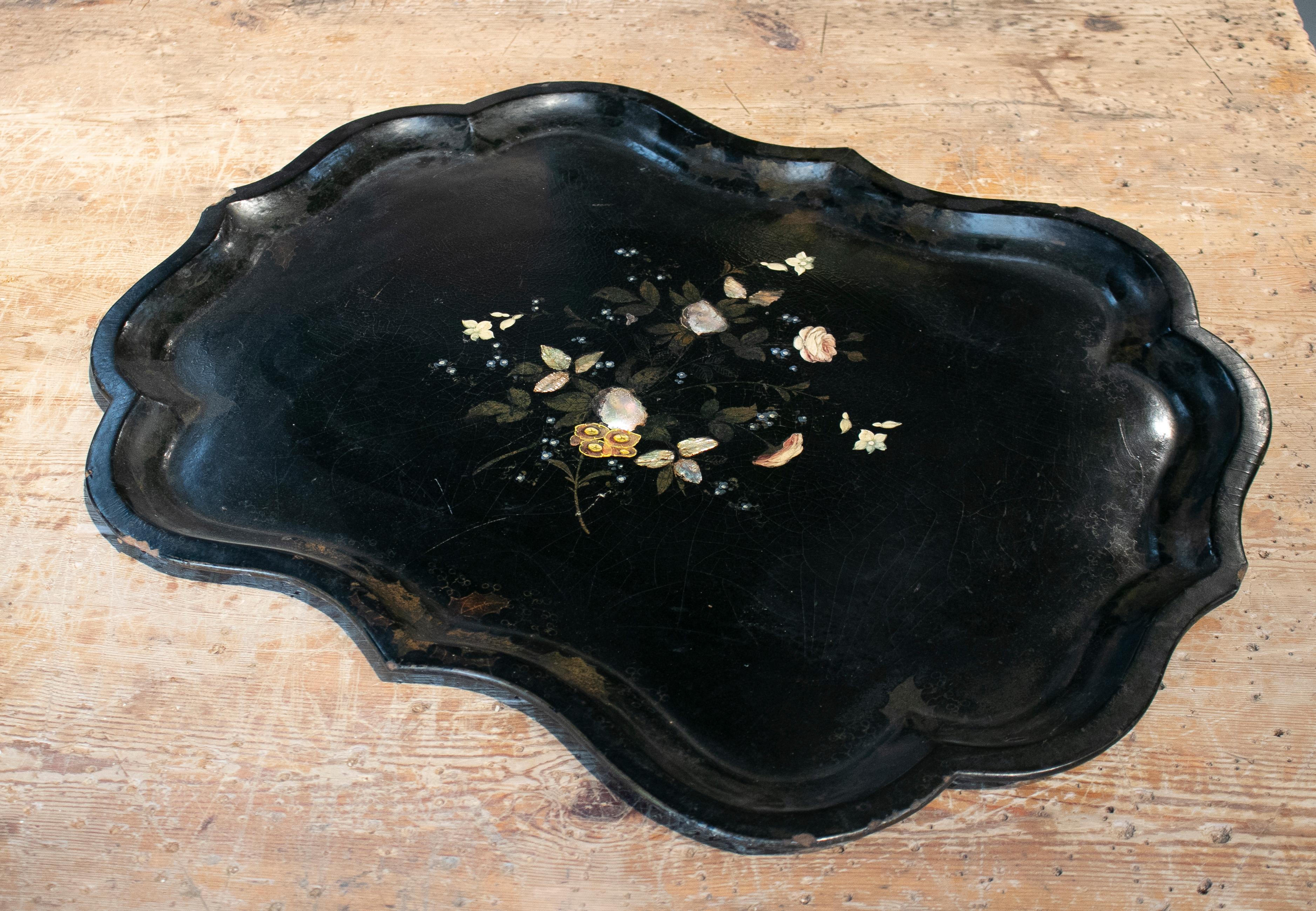 19th Century French Papier Mâché Tray with Rose Inlays In Good Condition In Marbella, ES