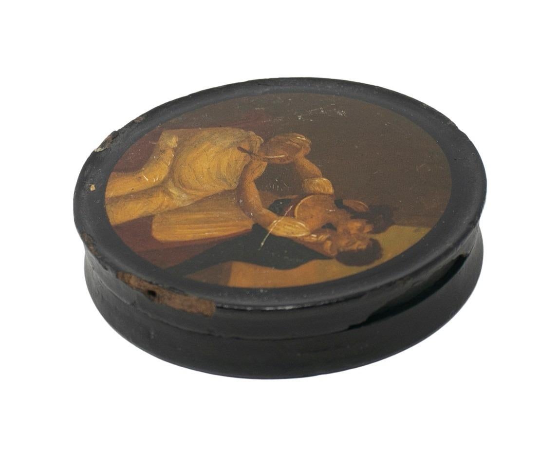 19th Century French Papier Mâché Trinket Box with Hand Painted Love Vignette In Good Condition For Sale In Marbella, ES