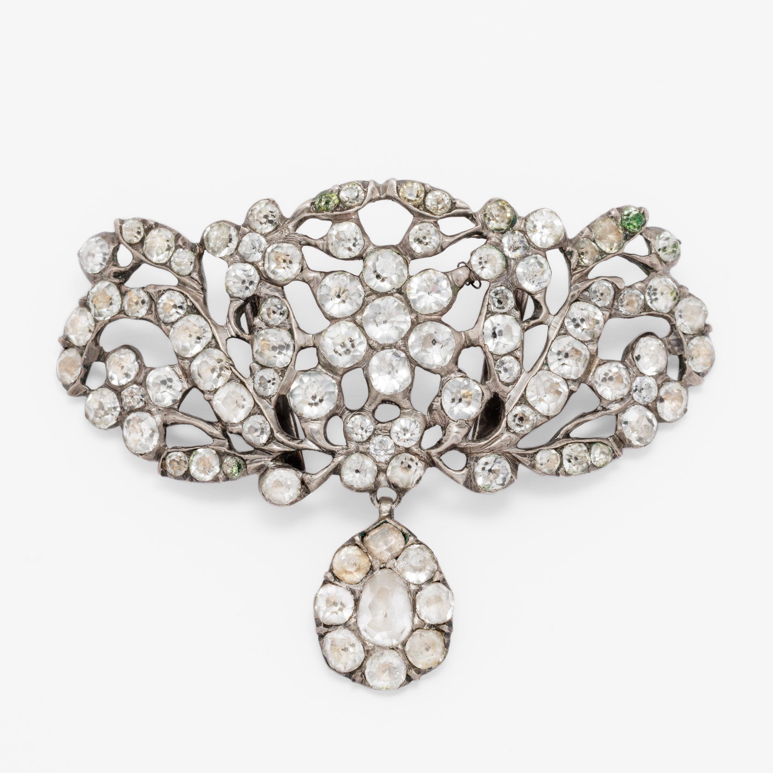 Belle Époque Collier opulent en pâte de verre taillée et argent du 19ème siècle français en vente