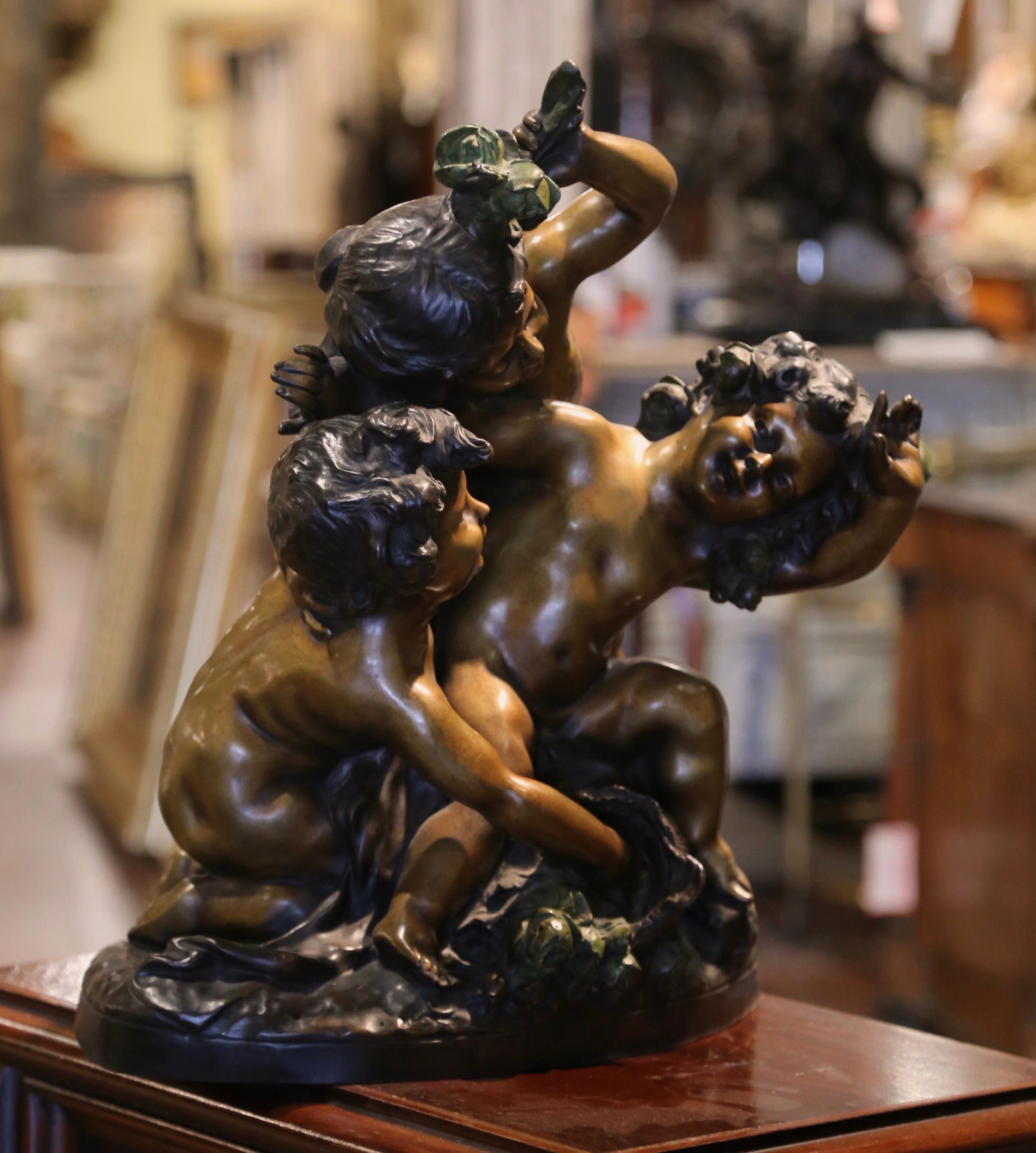 Composizione di cherubini in bronzo patinato francese del XIX secolo, firmata Raphael Ch. Peyre In condizioni ottime in vendita a Dallas, TX