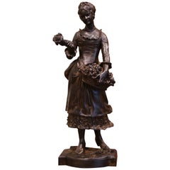Sculpture française du 19ème siècle en bronze patiné représentant une fille à fleurs, signée Edouard Drouot
