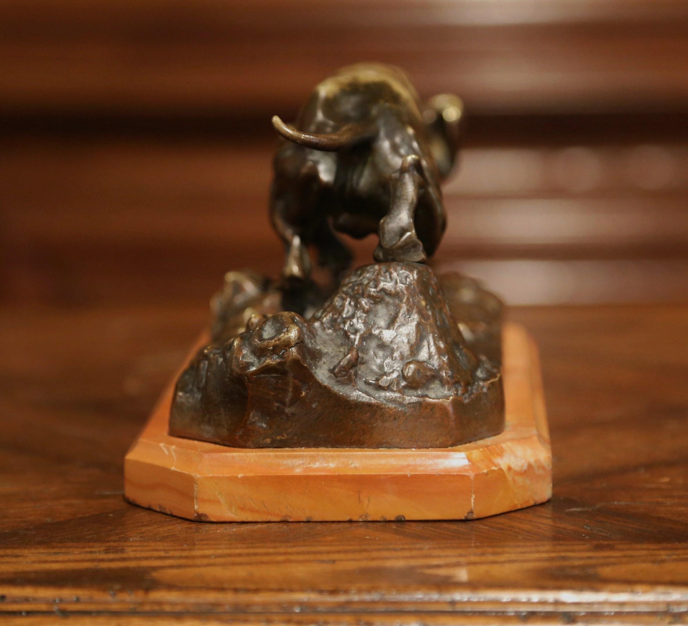 19th Century French Patinated Bronze Hunt Dog Sculpture on Beige Marble Base 2