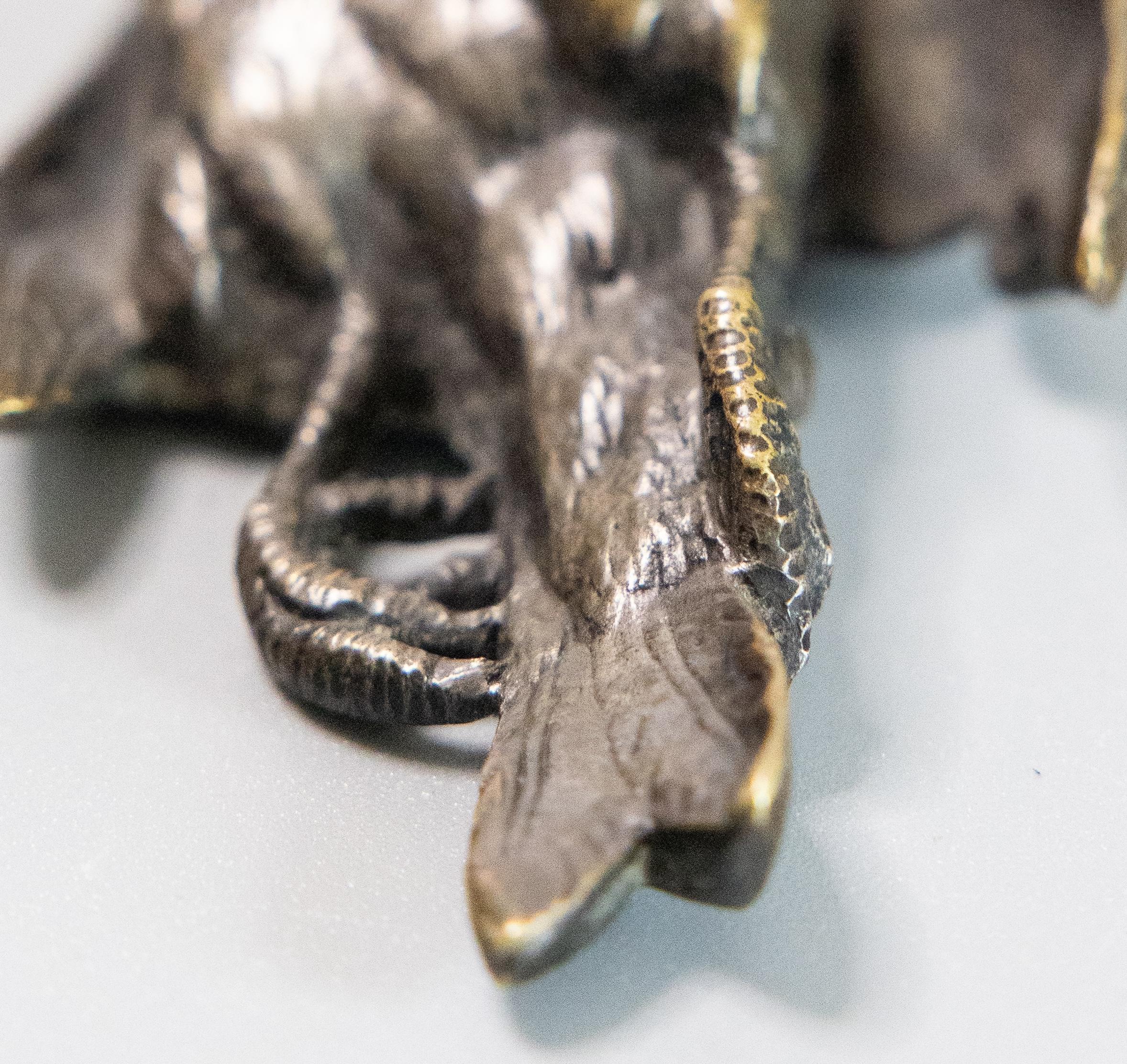 Oiseau blessé en bronze patiné français du XIXe siècle, d'après Comolera en vente 1