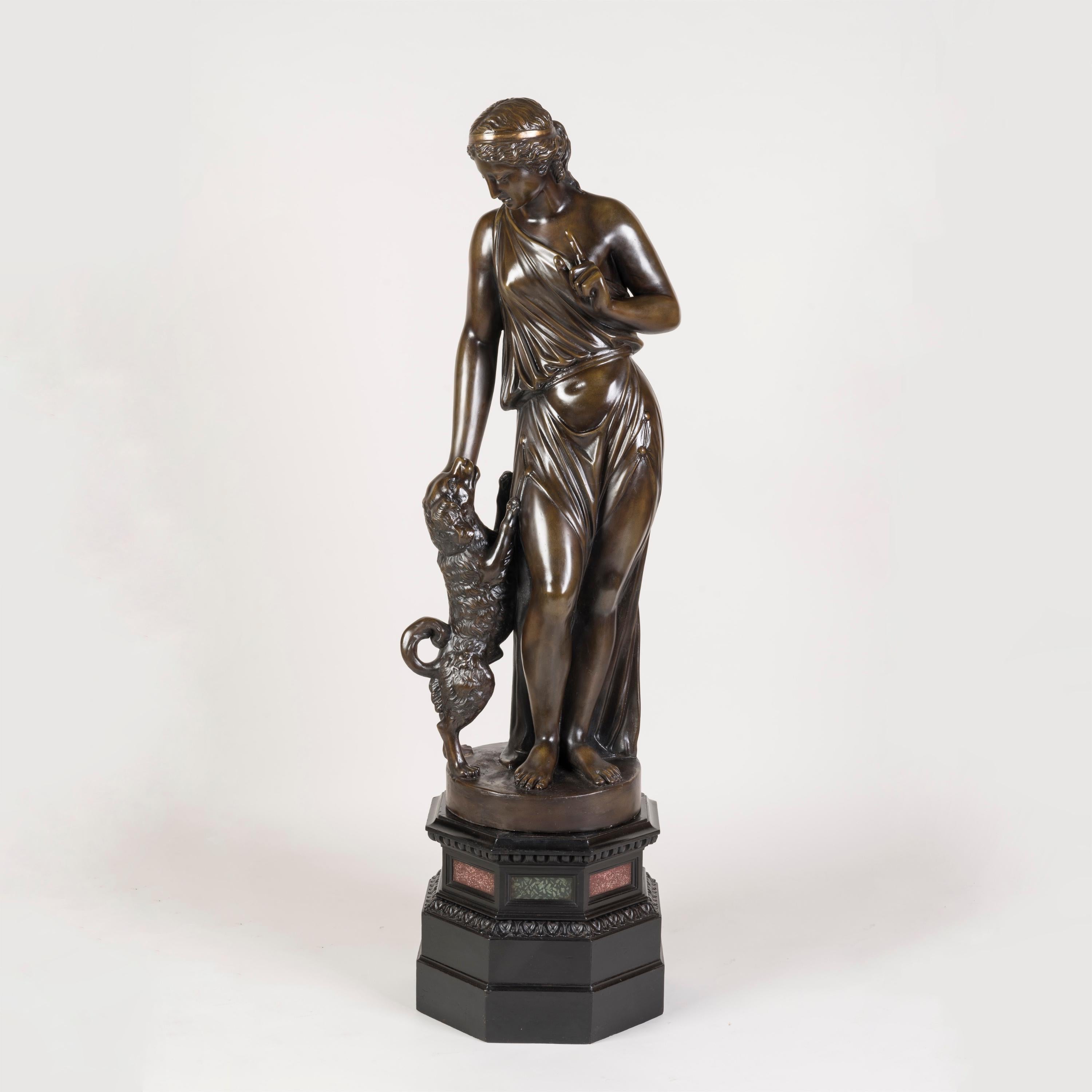 Figura neoclásica de escayola patinada

Construida en escayola, pintada y patinada para asemejarse al bronce envejecido, la figura femenina, vestida con una toga, está de pie en contrapposto mientras gesticula hacia su fiel compañero.
Francés, hacia