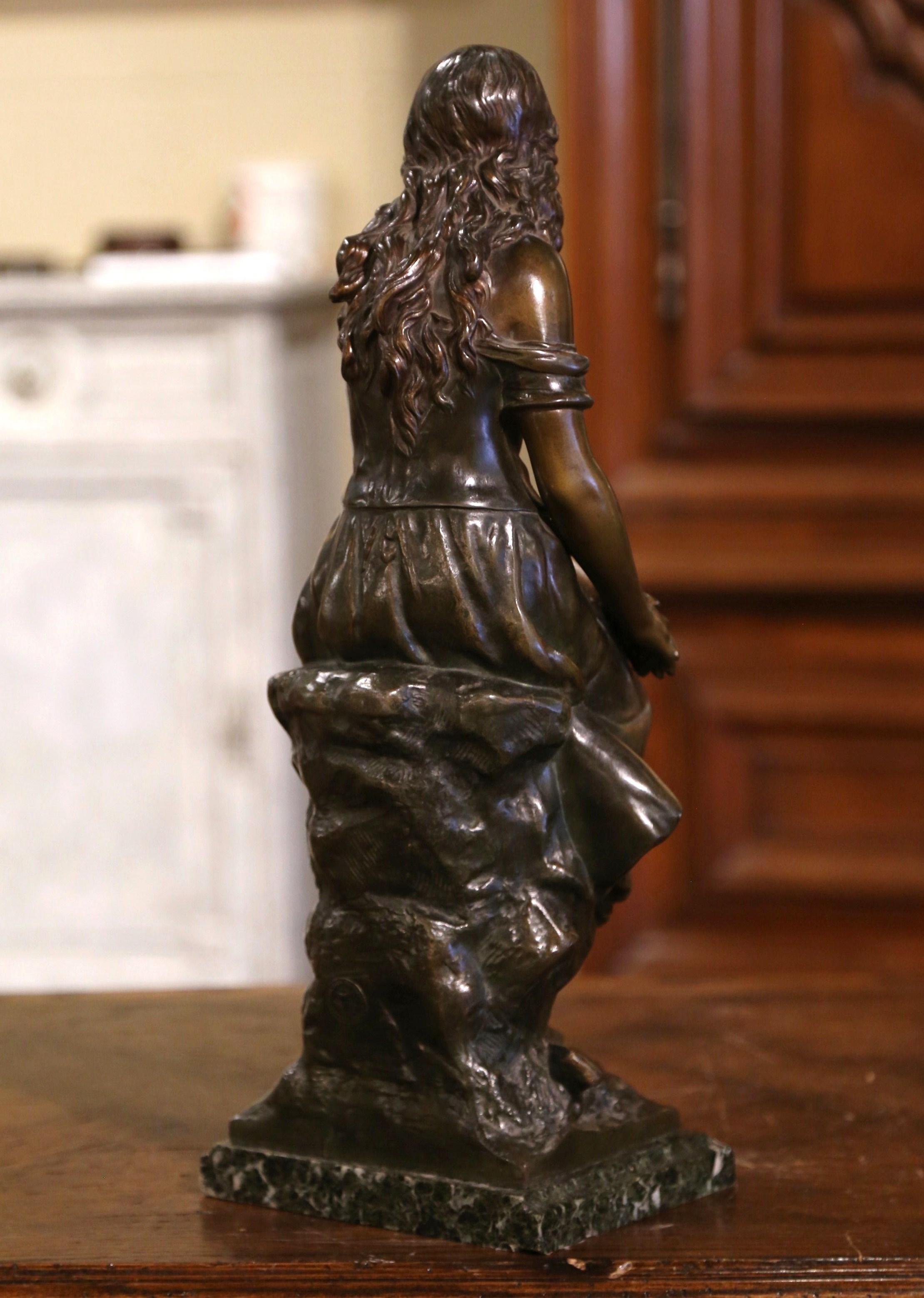 Sculpture française du 19ème siècle en acier patiné représentant une jeune femme, signée A. Moreau Excellent état - En vente à Dallas, TX