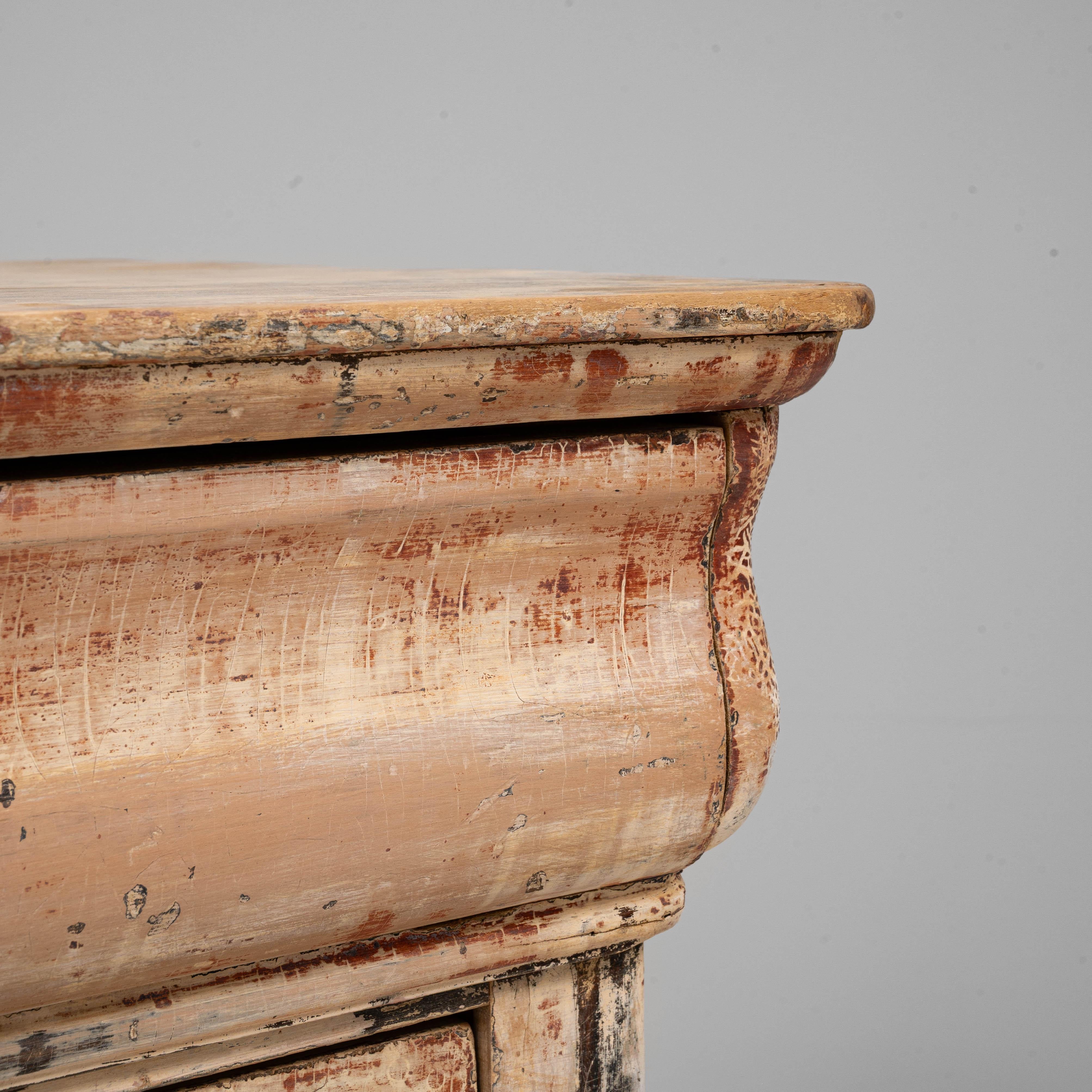 Commode en bois patiné français du 19ème siècle en vente 4