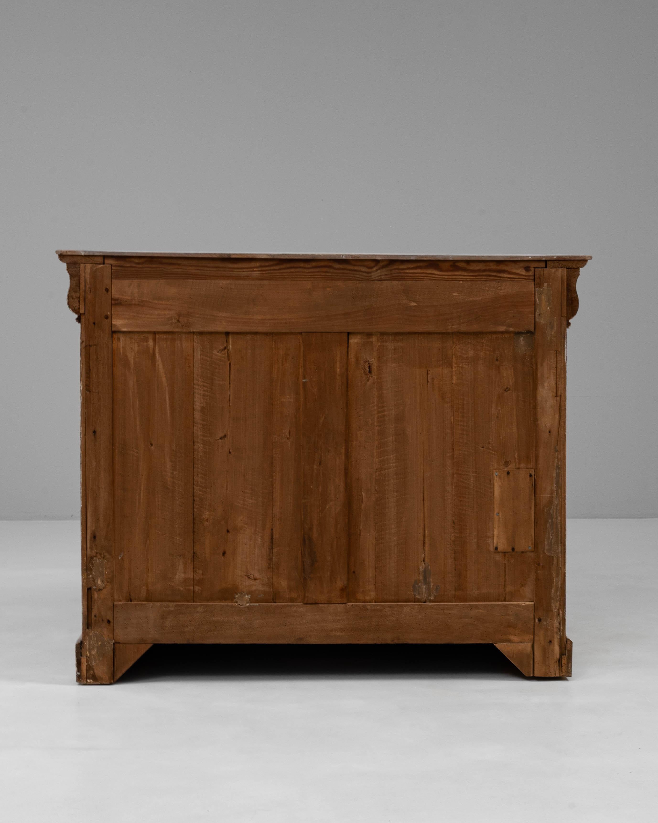 Commode en bois patiné français du 19ème siècle en vente 8